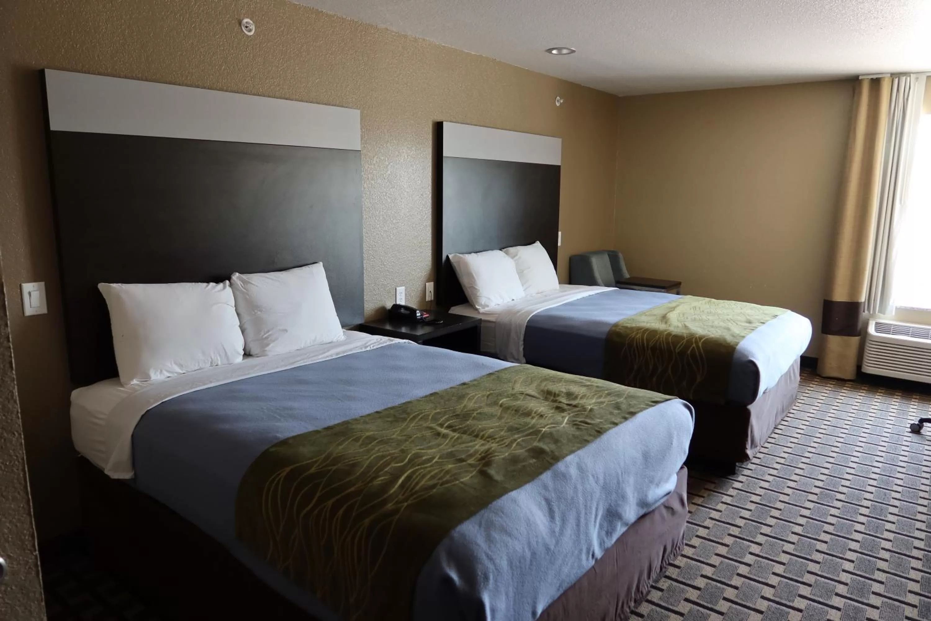 Bed in West Worth Inn & Suites White Settlement