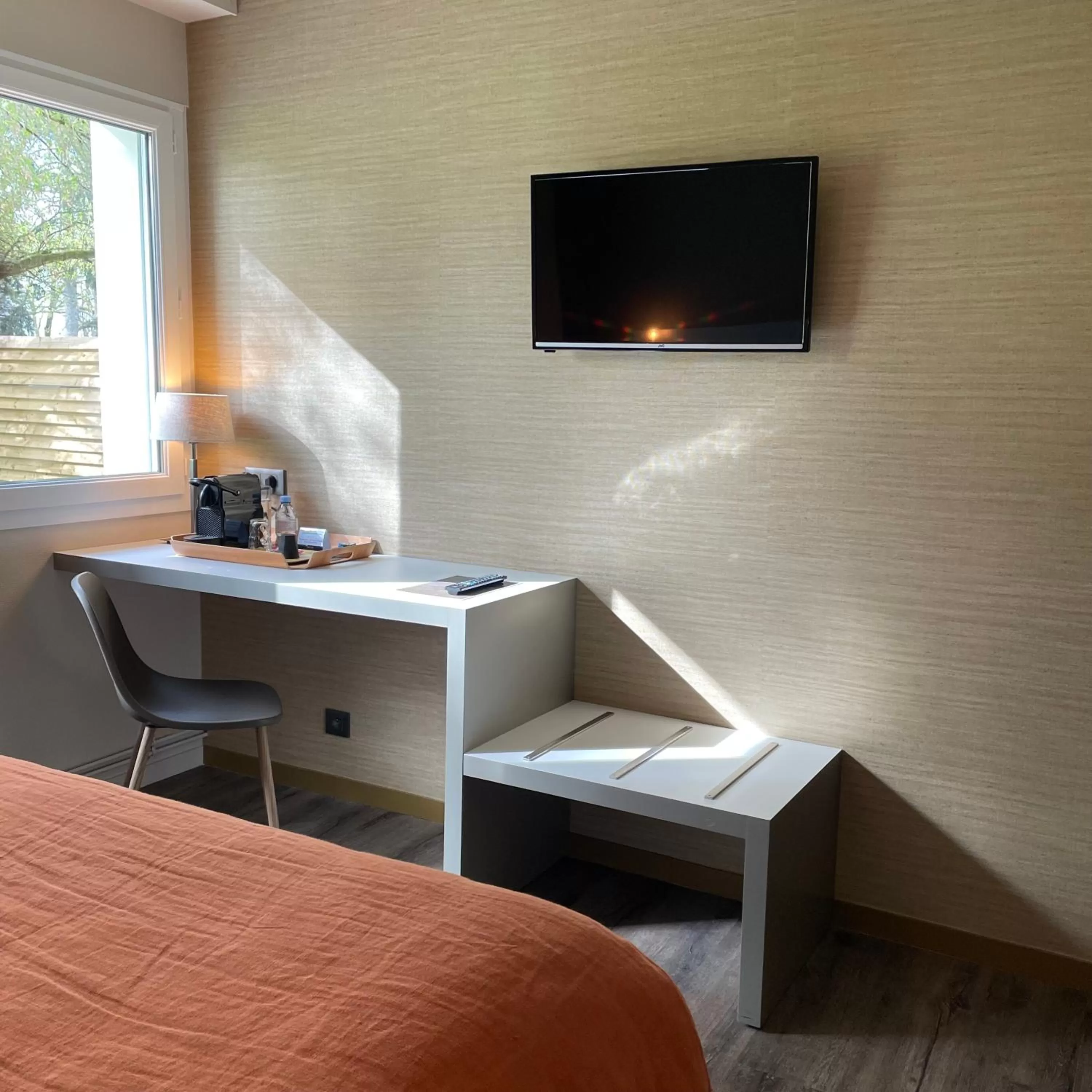 Coffee/tea facilities in Hôtel le Corbusson