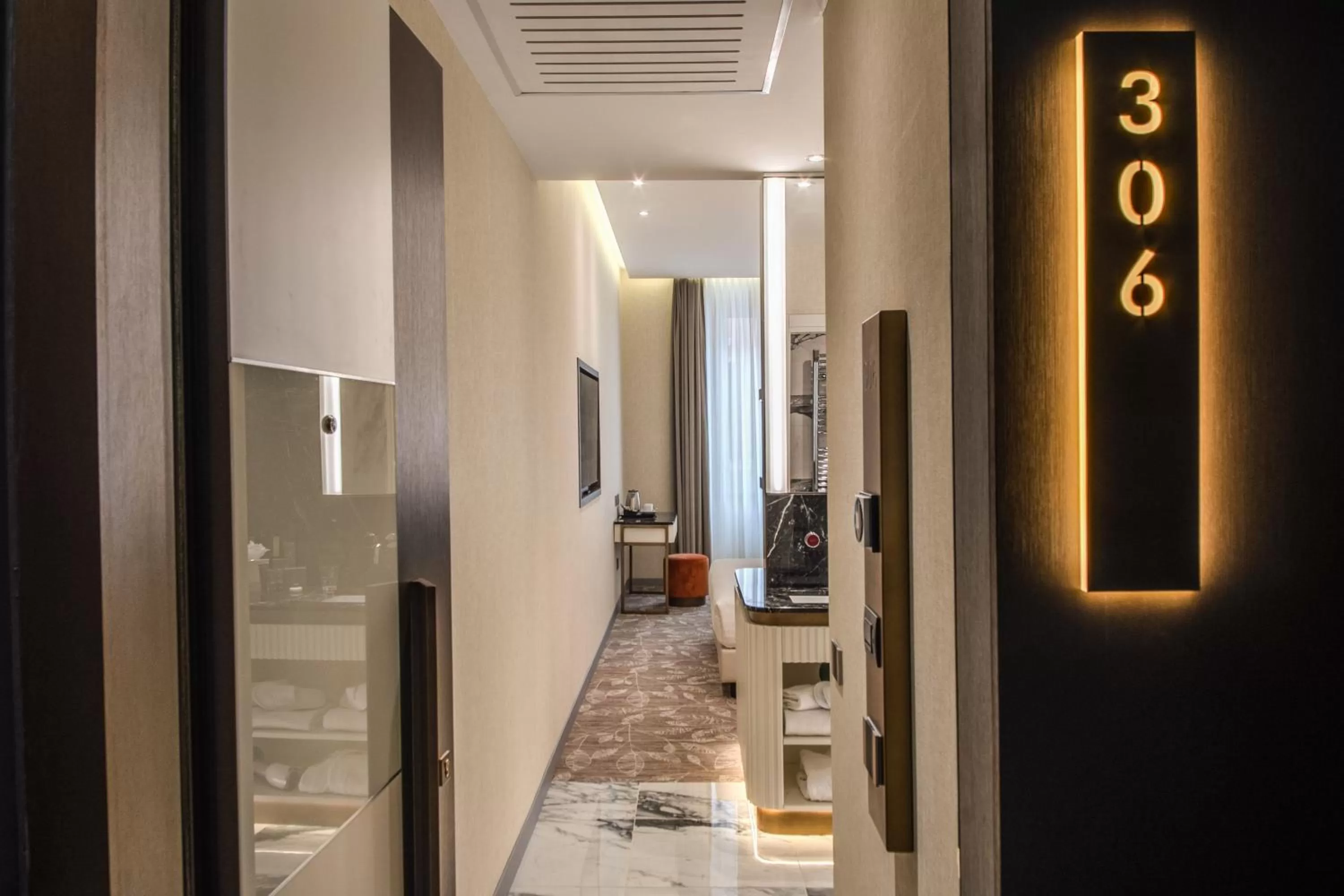 Bedroom in CC Palace Hotel