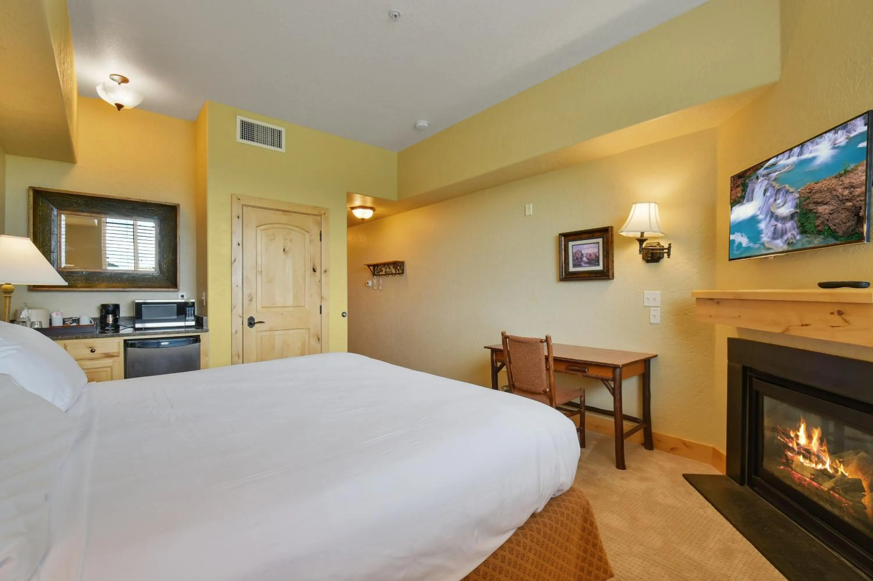 Bed in Silverado Lodge by Park City - Canyons Village