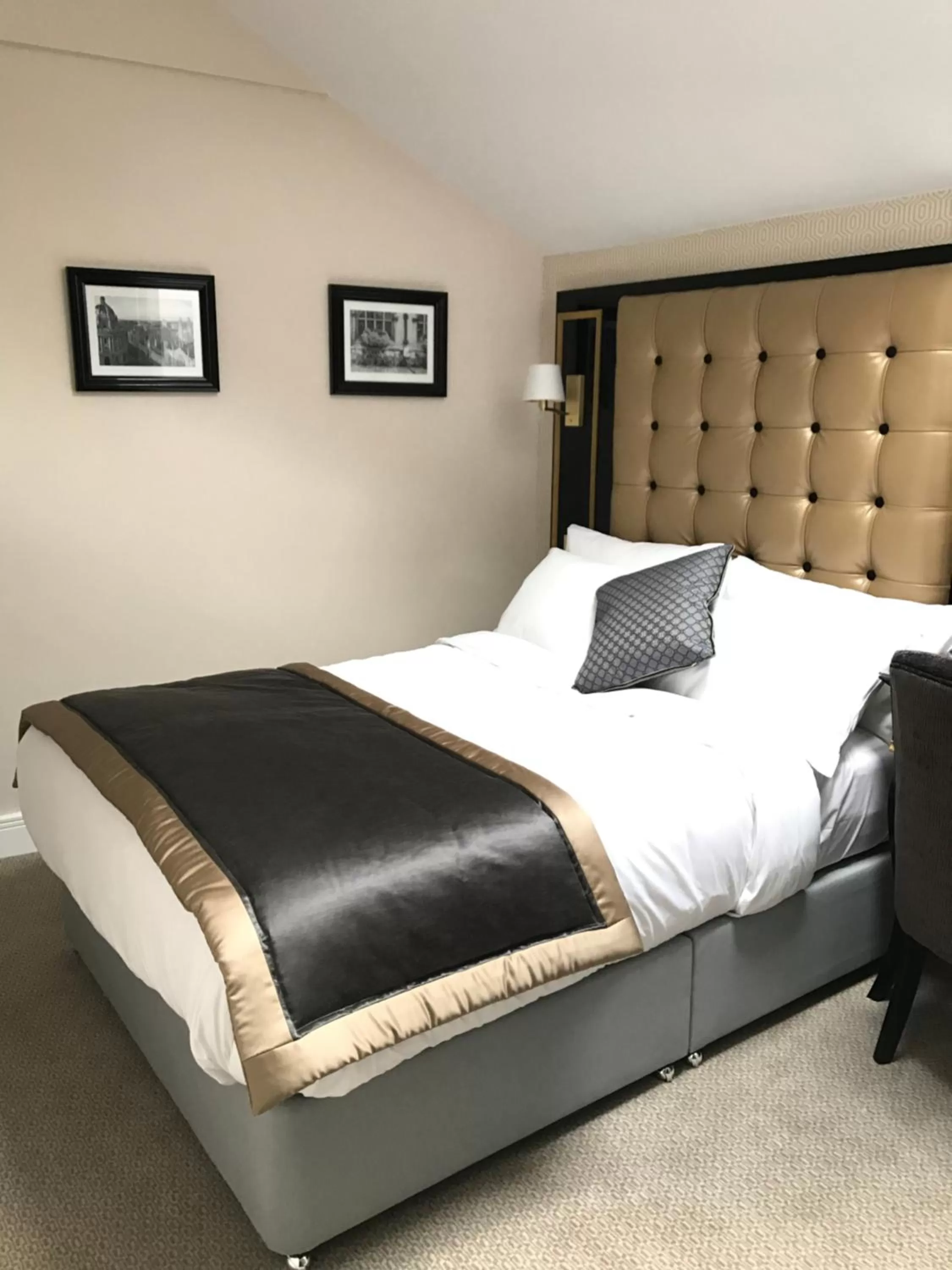 Bed in Museum Residence Oxford