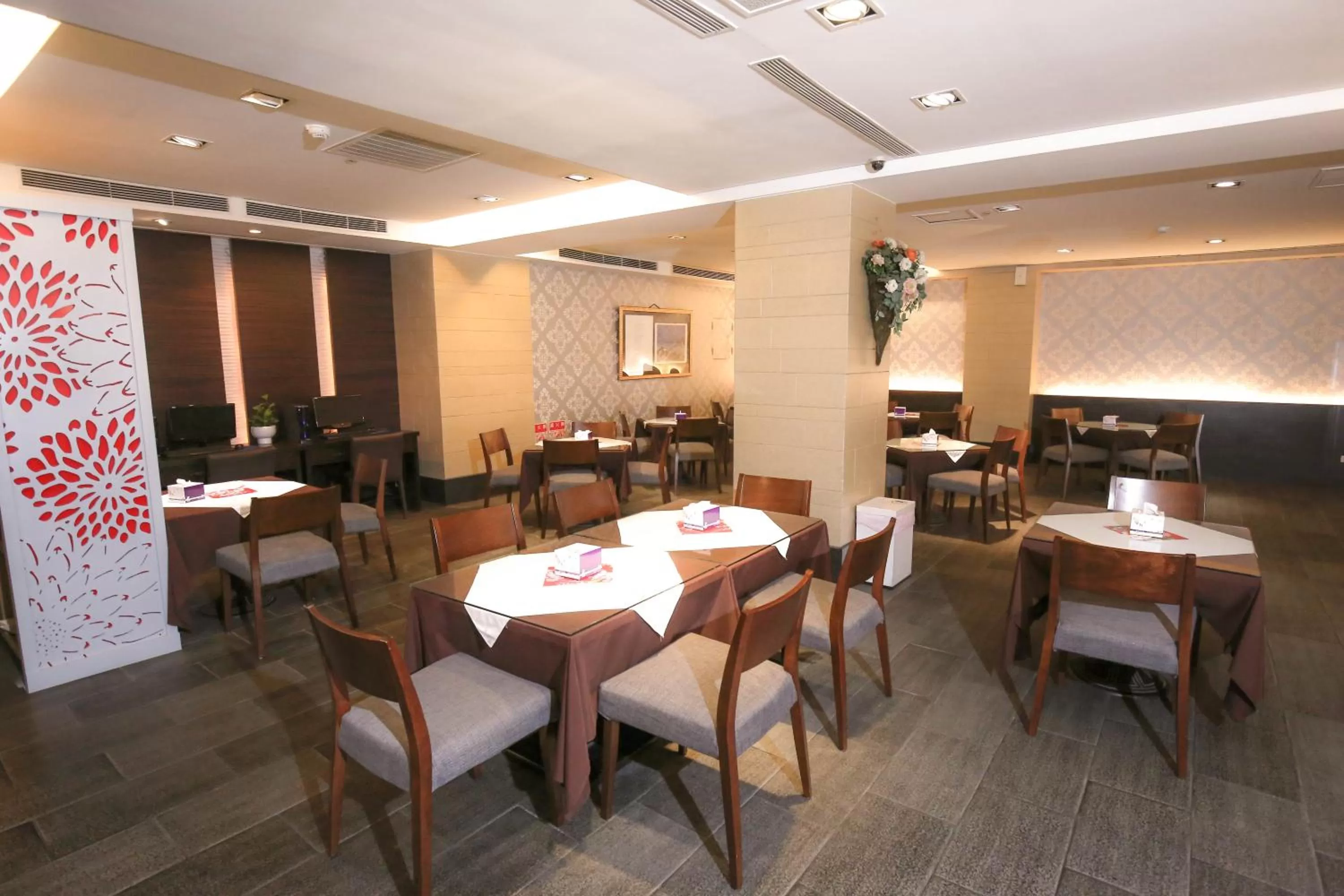 Communal lounge/ TV room in Unique Hotel