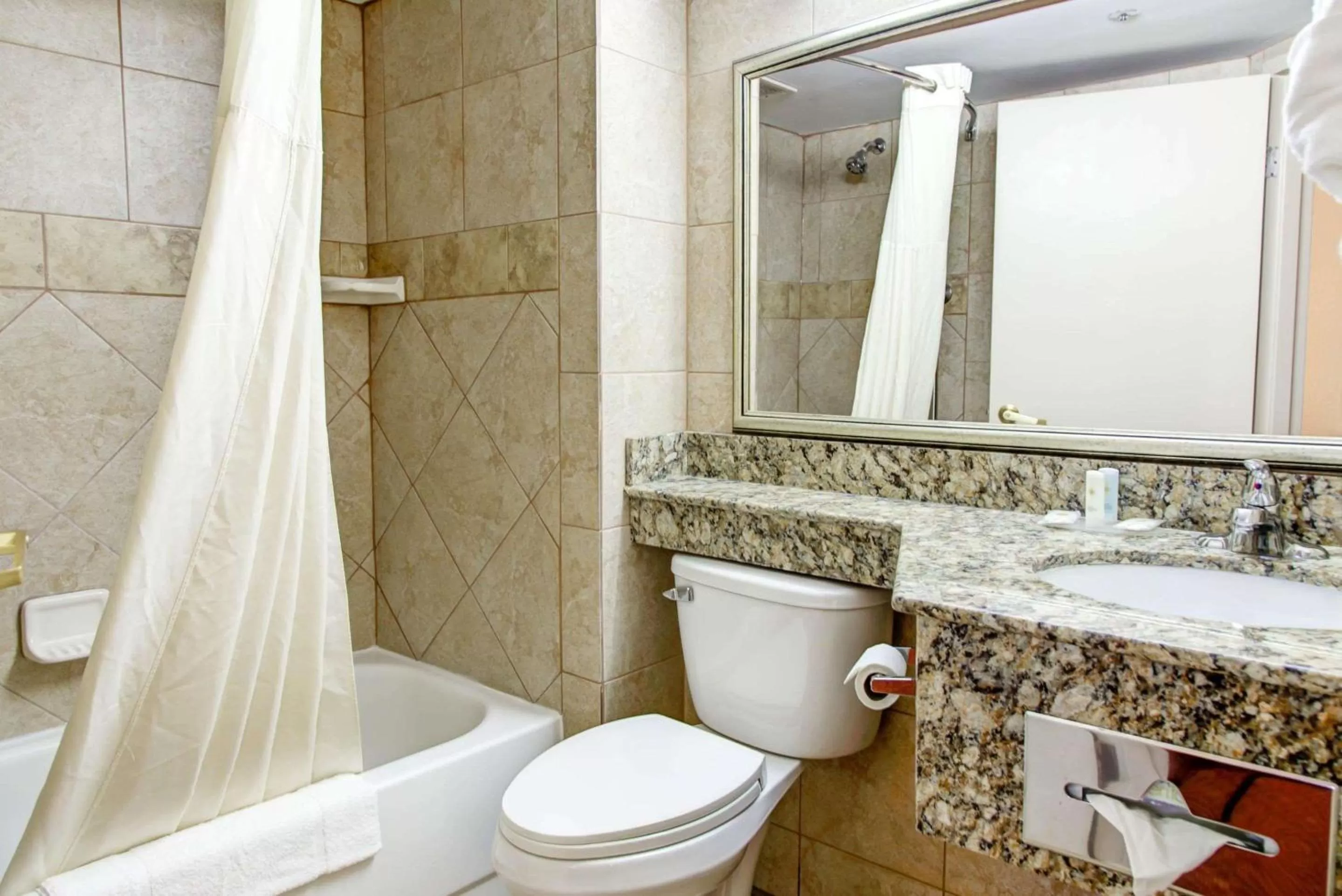 Bathroom in Comfort Inn Birmingham Homewood