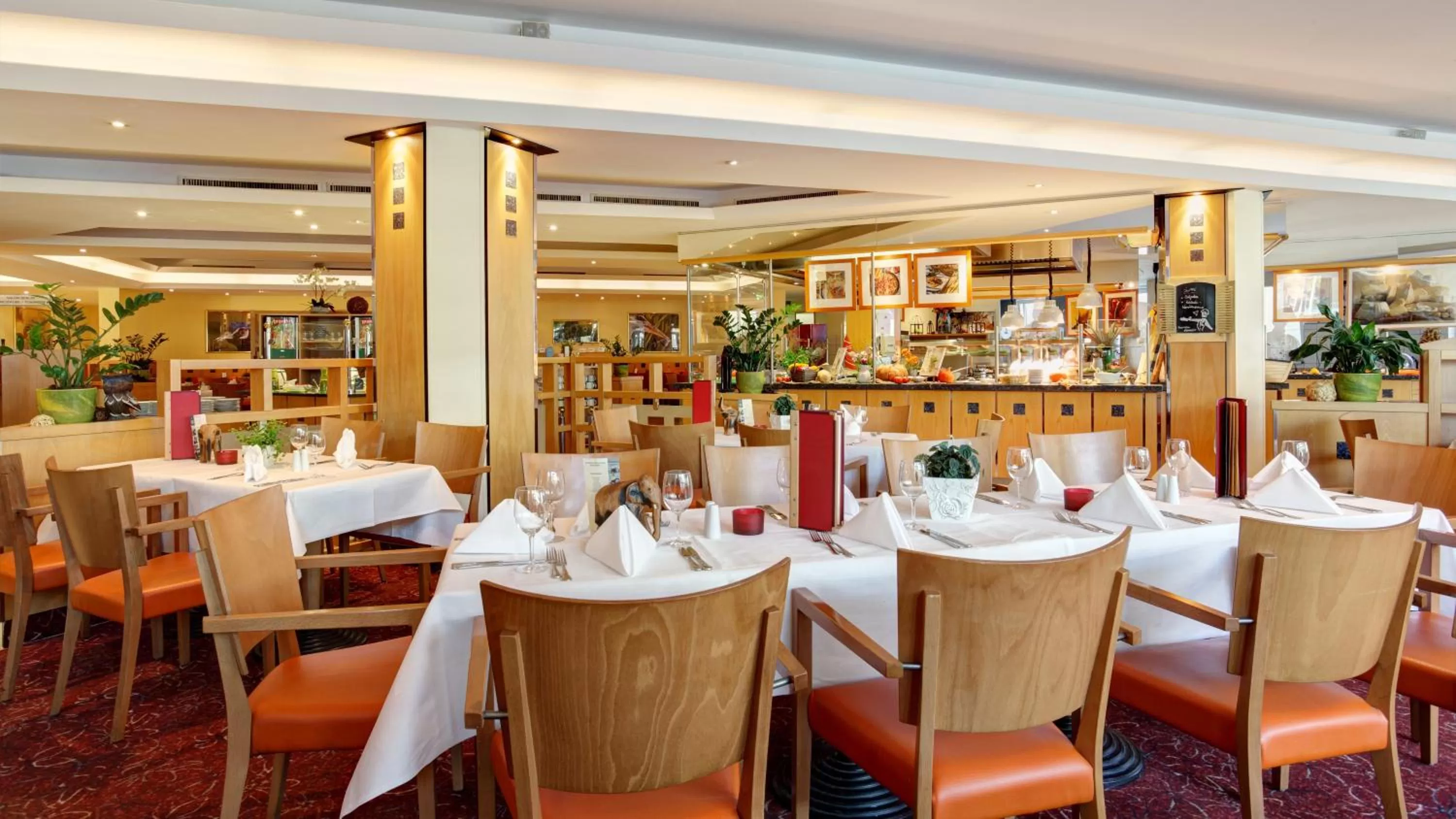 Restaurant/places to eat in ABACUS Tierpark Hotel