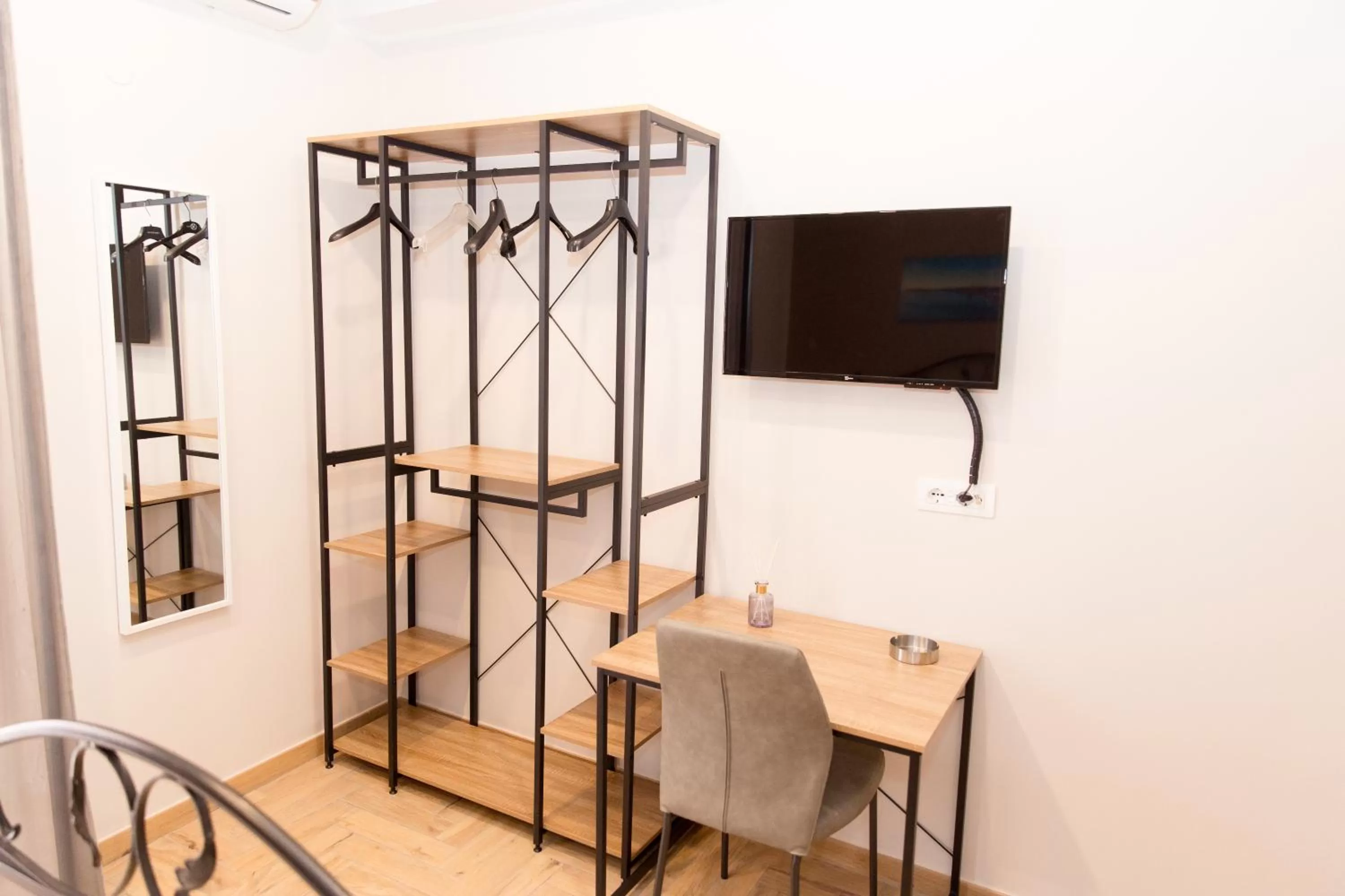 TV and multimedia, TV/Entertainment Center in B&B Civicocento