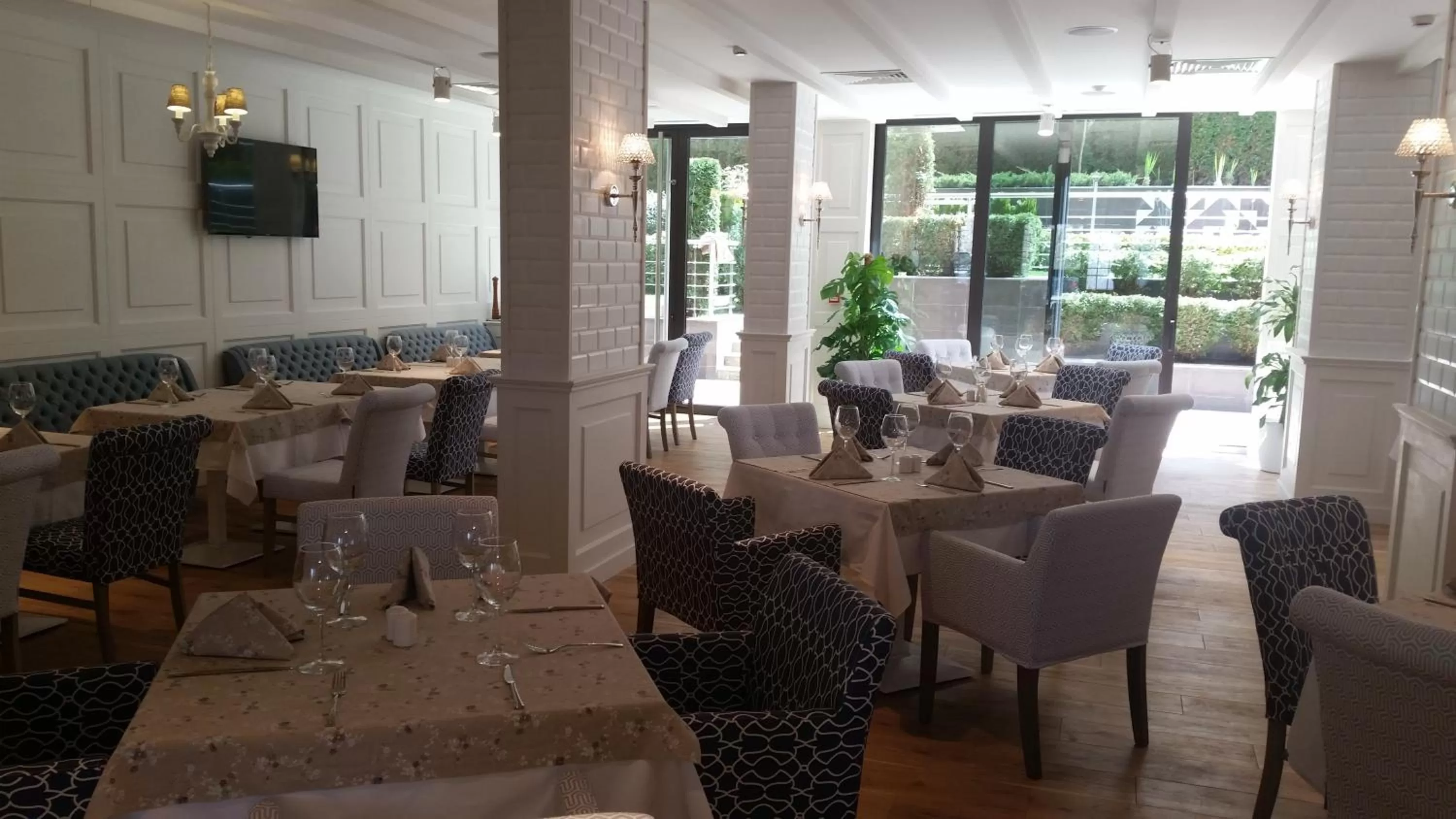 Restaurant/places to eat in Best Western Plus Olives City Hotel - Free Pool & Parking