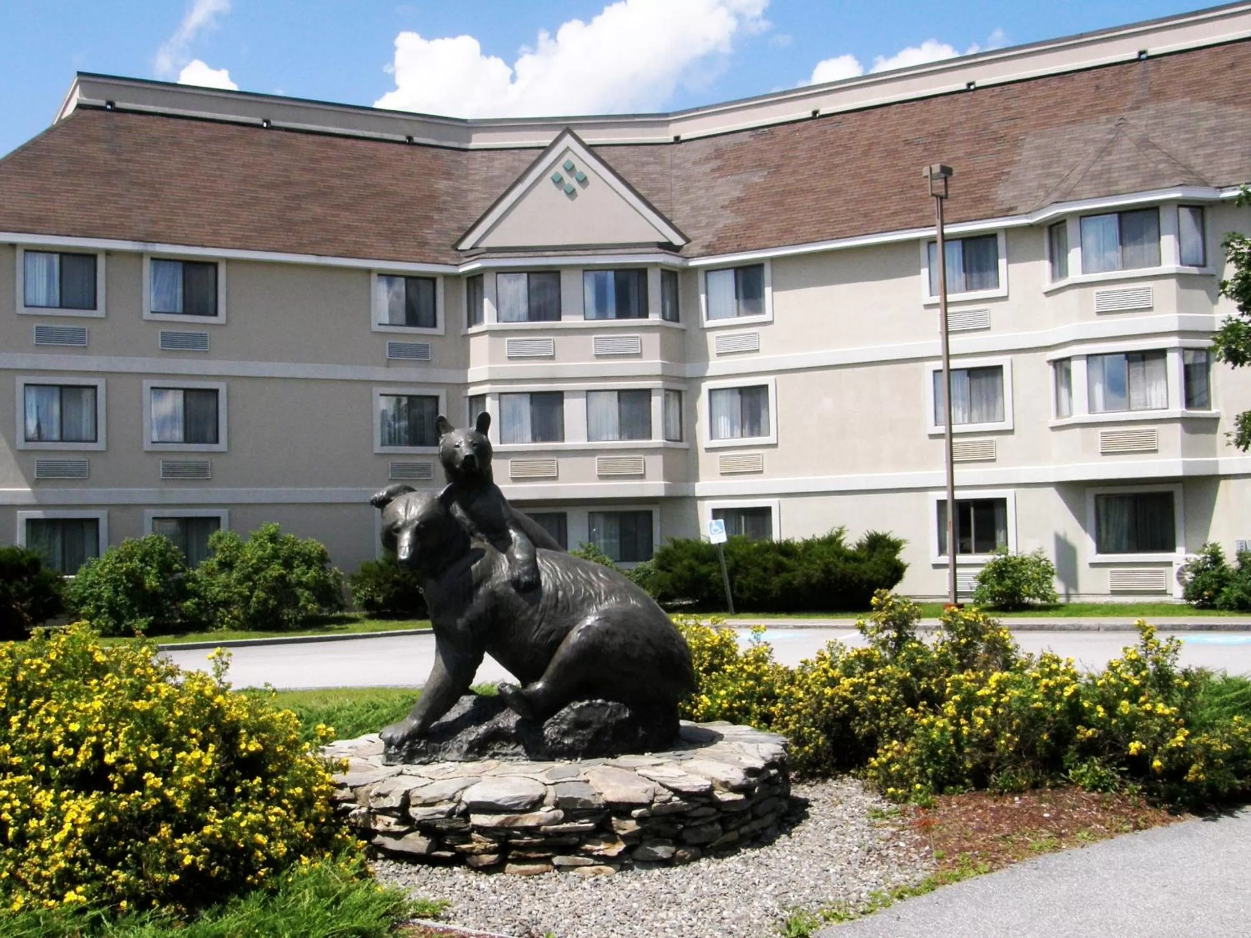 Facade/entrance in Black Bear Inn, an Ascend Collection Hotel
