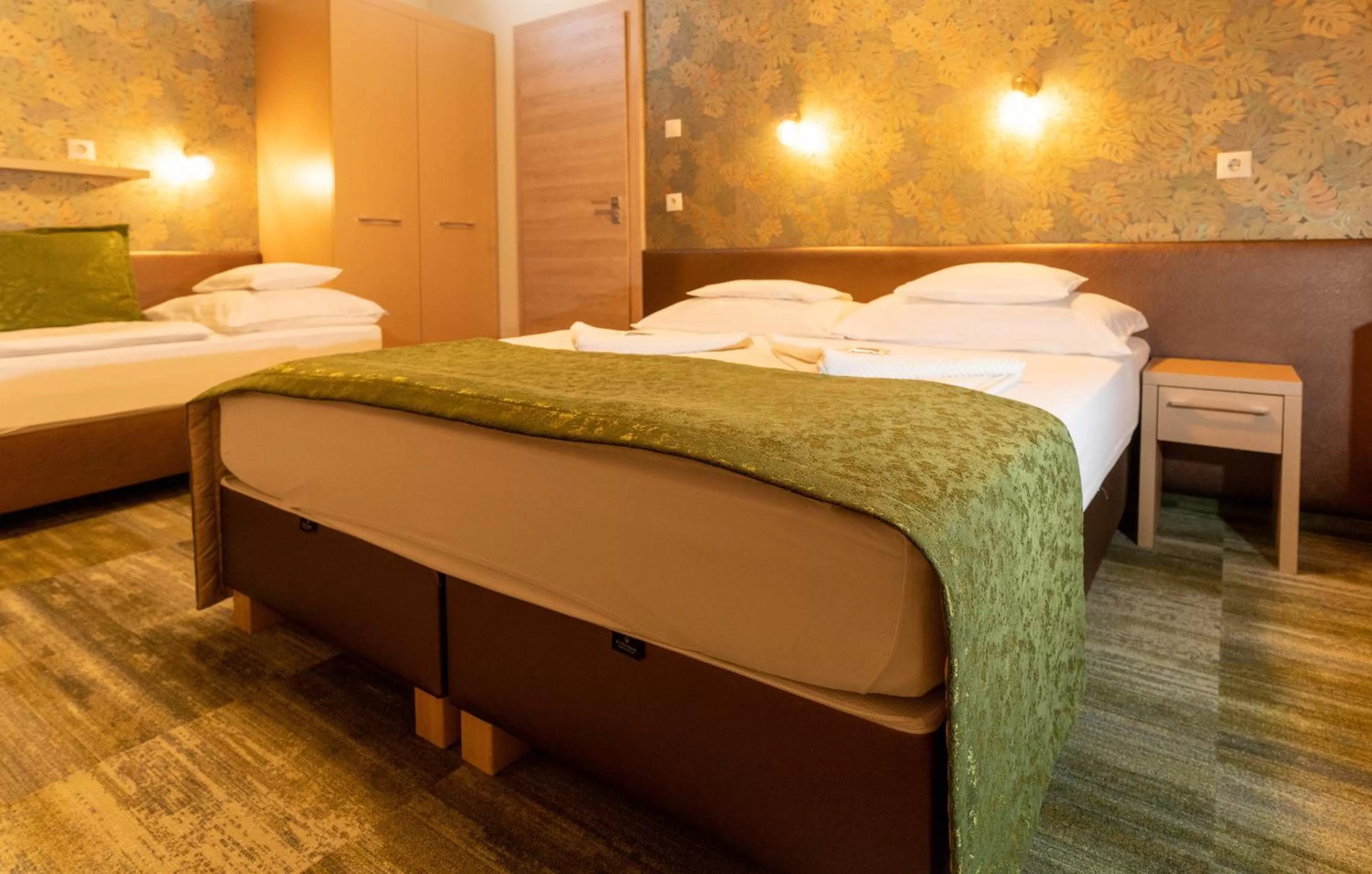 Photo of the whole room, Bed in Teátrum Boutique Hotel