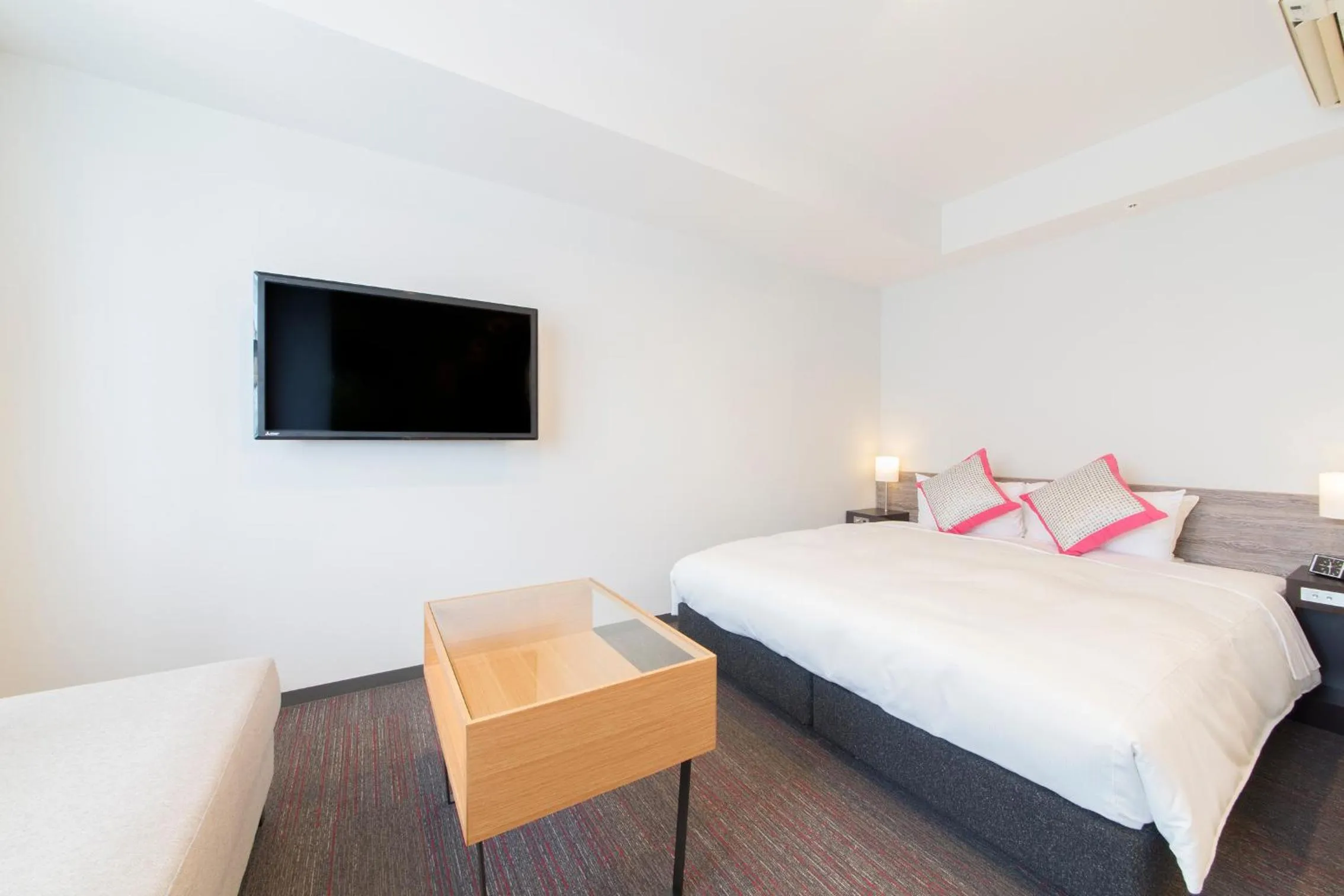 Bed in Tokyu Stay Gotanda