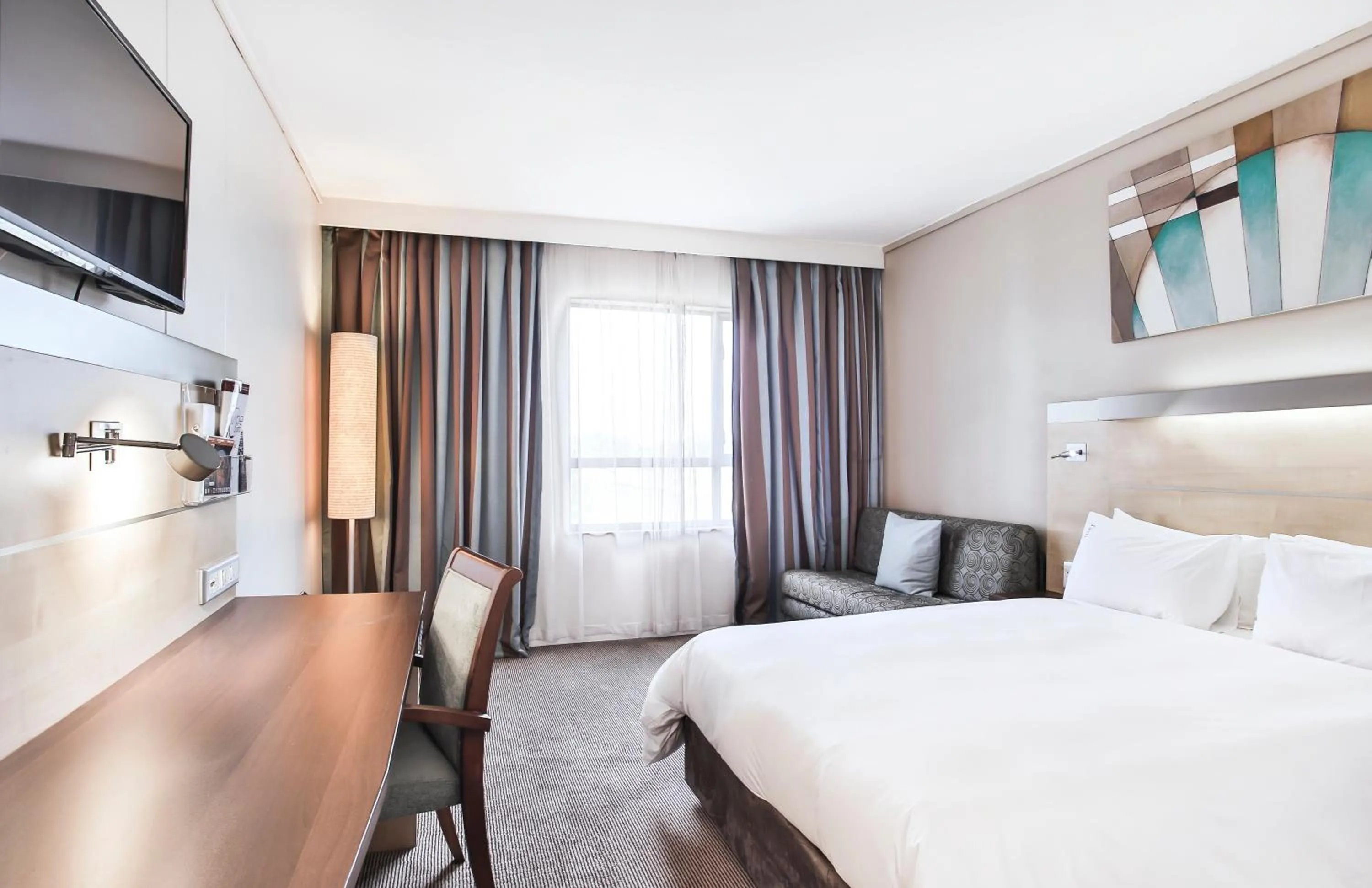 Photo of the whole room, Bed in Holiday Inn Express Sandton-Woodmead by IHG