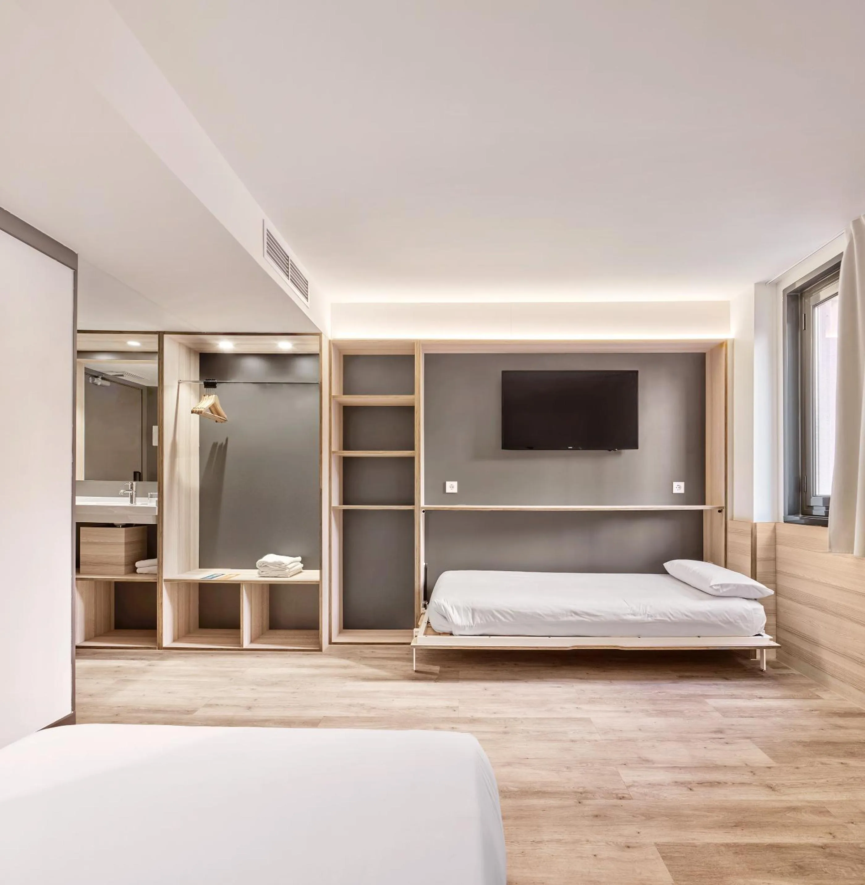 TV and multimedia, Bed in Hostal Lami