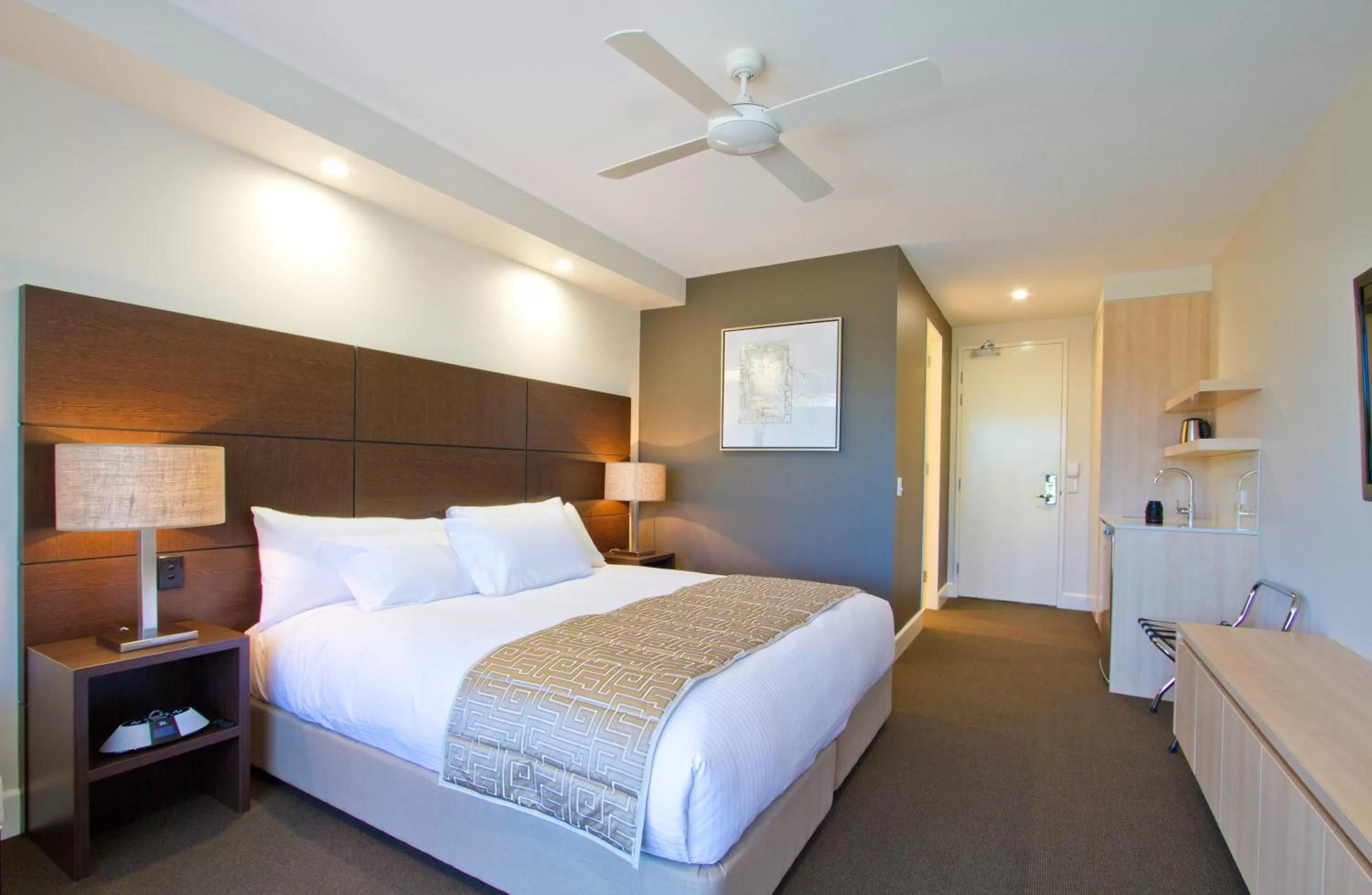 Photo of the whole room, Bed in The Remington Muswellbrook