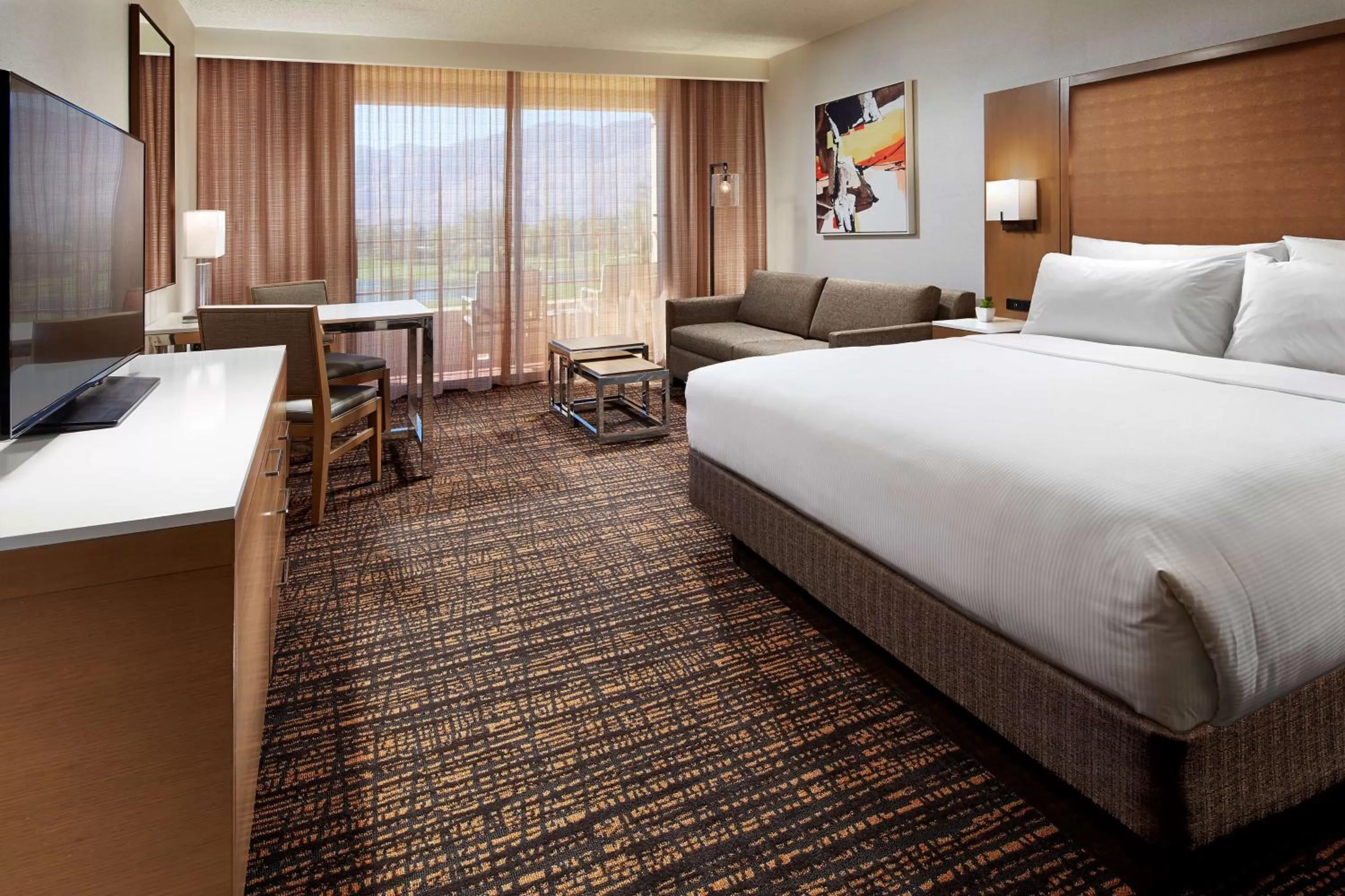 Bedroom, Bed in DoubleTree by Hilton Golf Resort Palm Springs