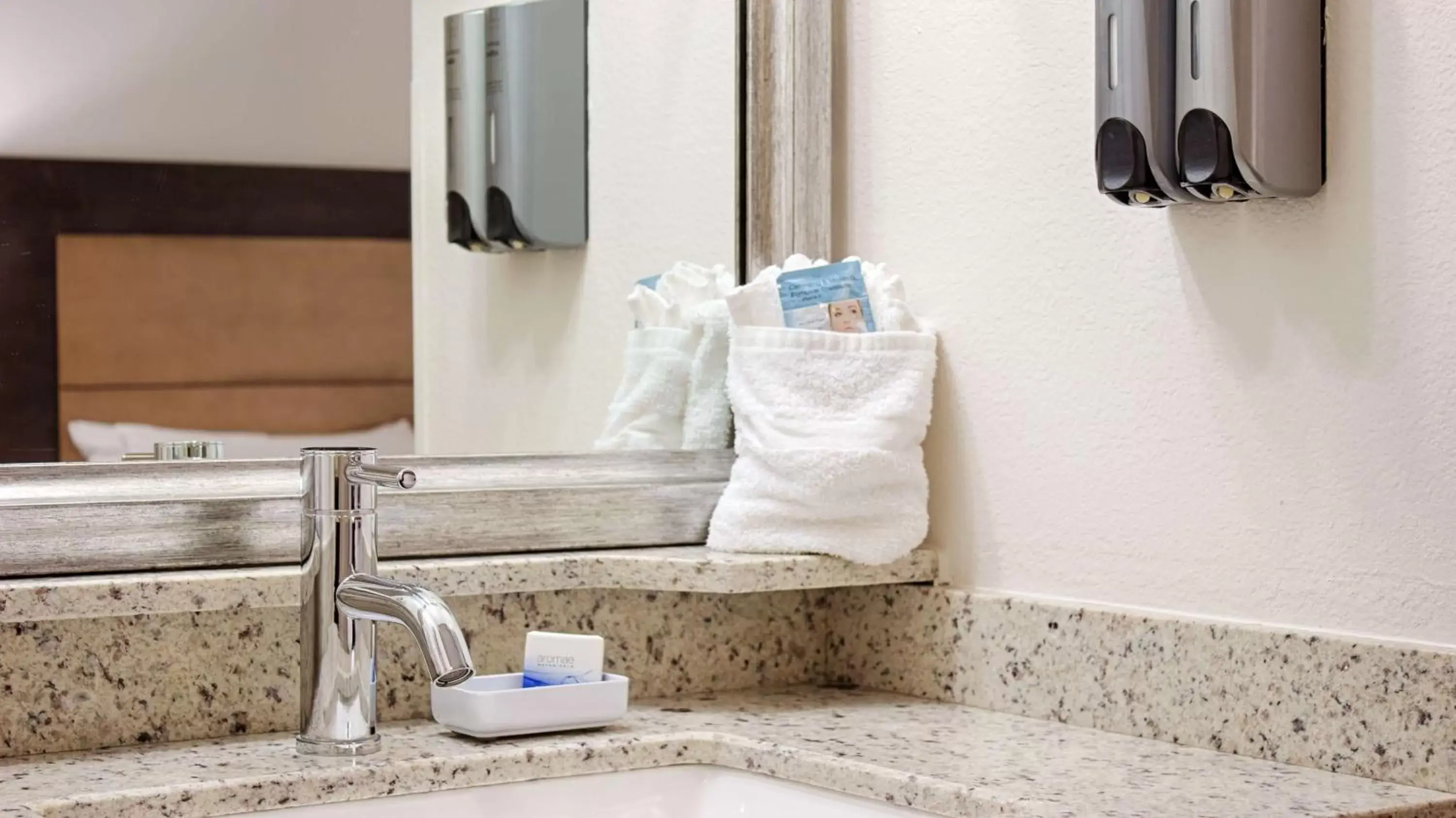 King Suite with Sofa Bed and Jacuzzi - Full Kitchen/Non-Smoking in Best Western Airport Inn Fort Myers King Suite with Sofa Bed and Jacuzzi - Full Kitchen/Non-Smoking in Best Western Airport Inn Fort Myers