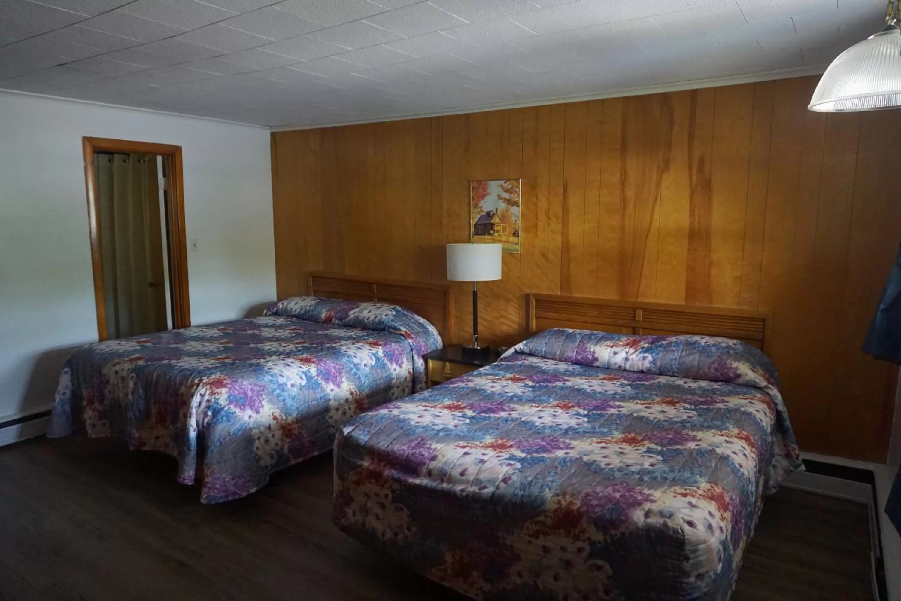 Bed in Northern Peaks Motor Inn