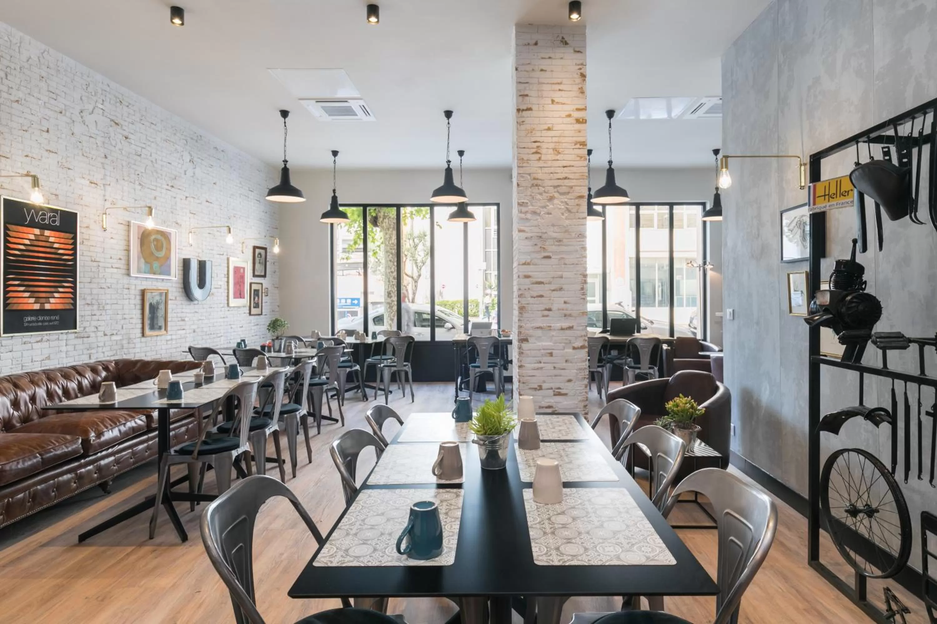 Lounge or bar in Hotel So’Co by Happyculture