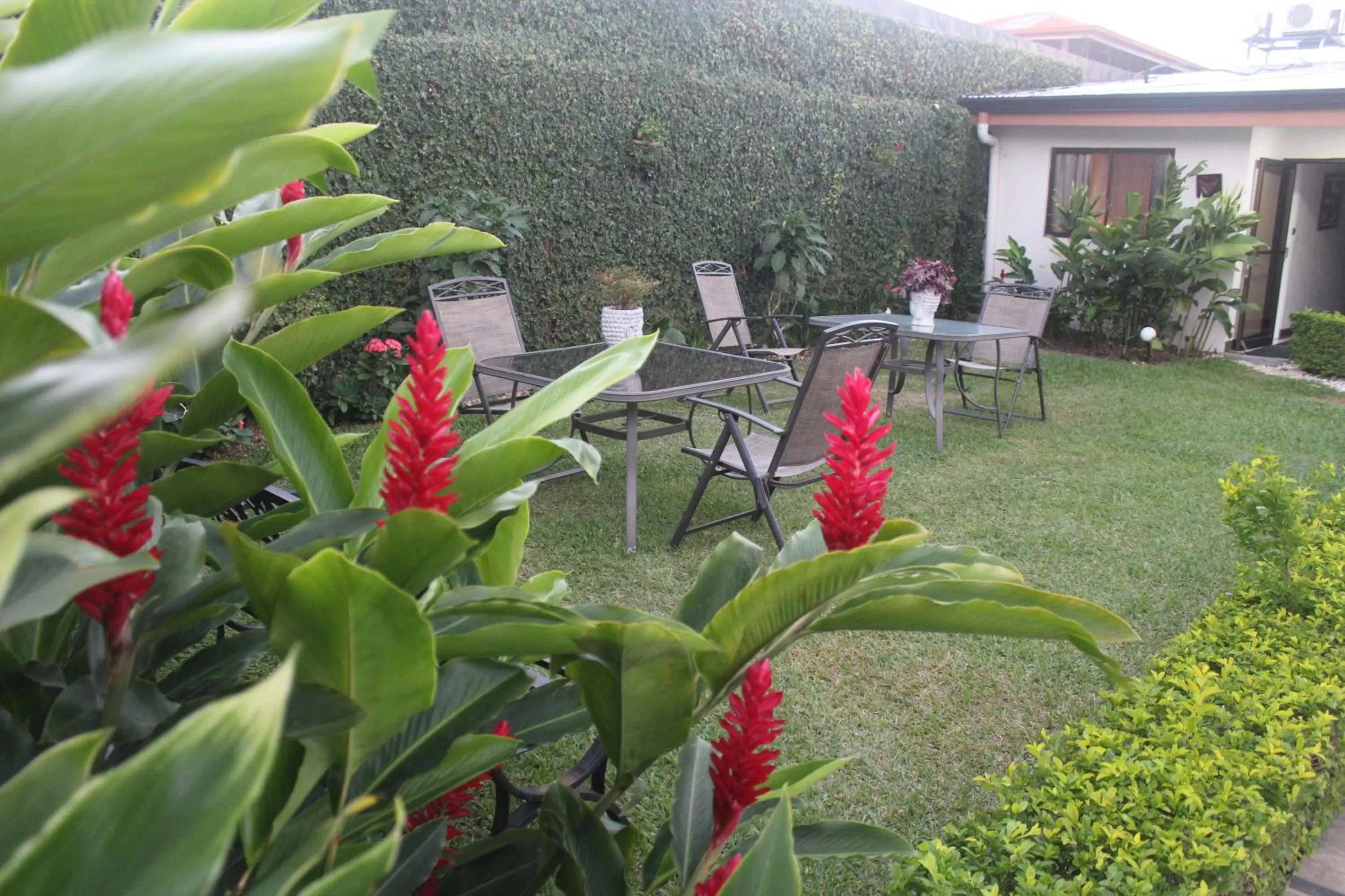 Patio in Berlor Airport Inn