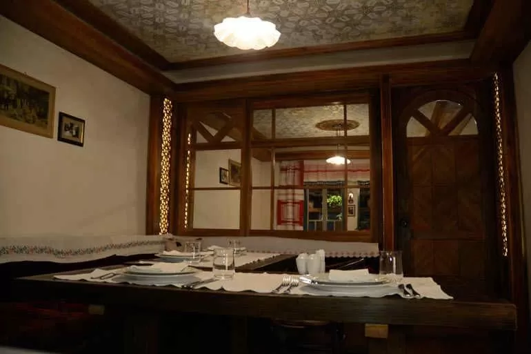 Restaurant/places to eat in Rooms Kibe Mahala