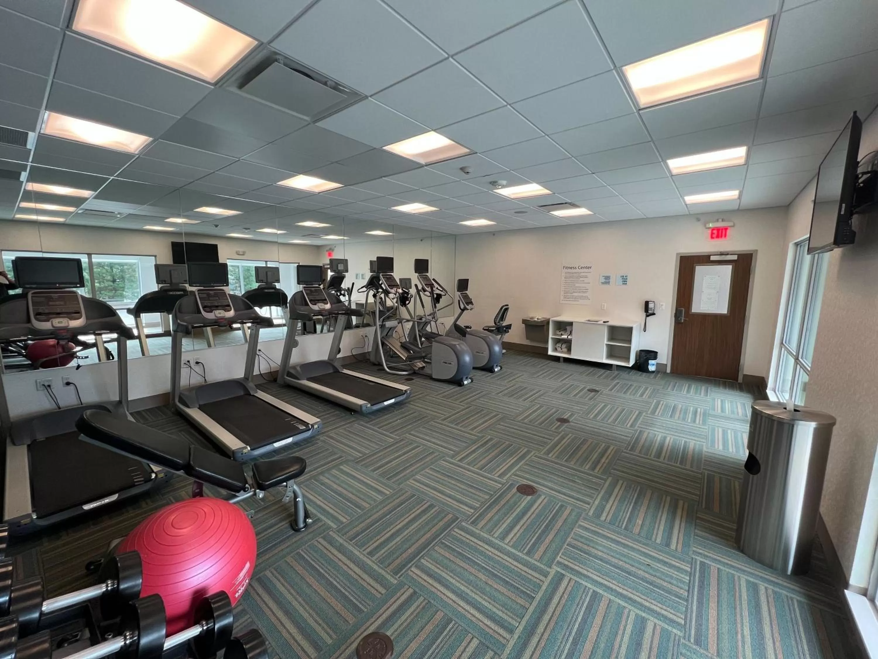 Spa and wellness centre/facilities in Holiday Inn Express & Suites - Detroit Northwest - Livonia by IHG