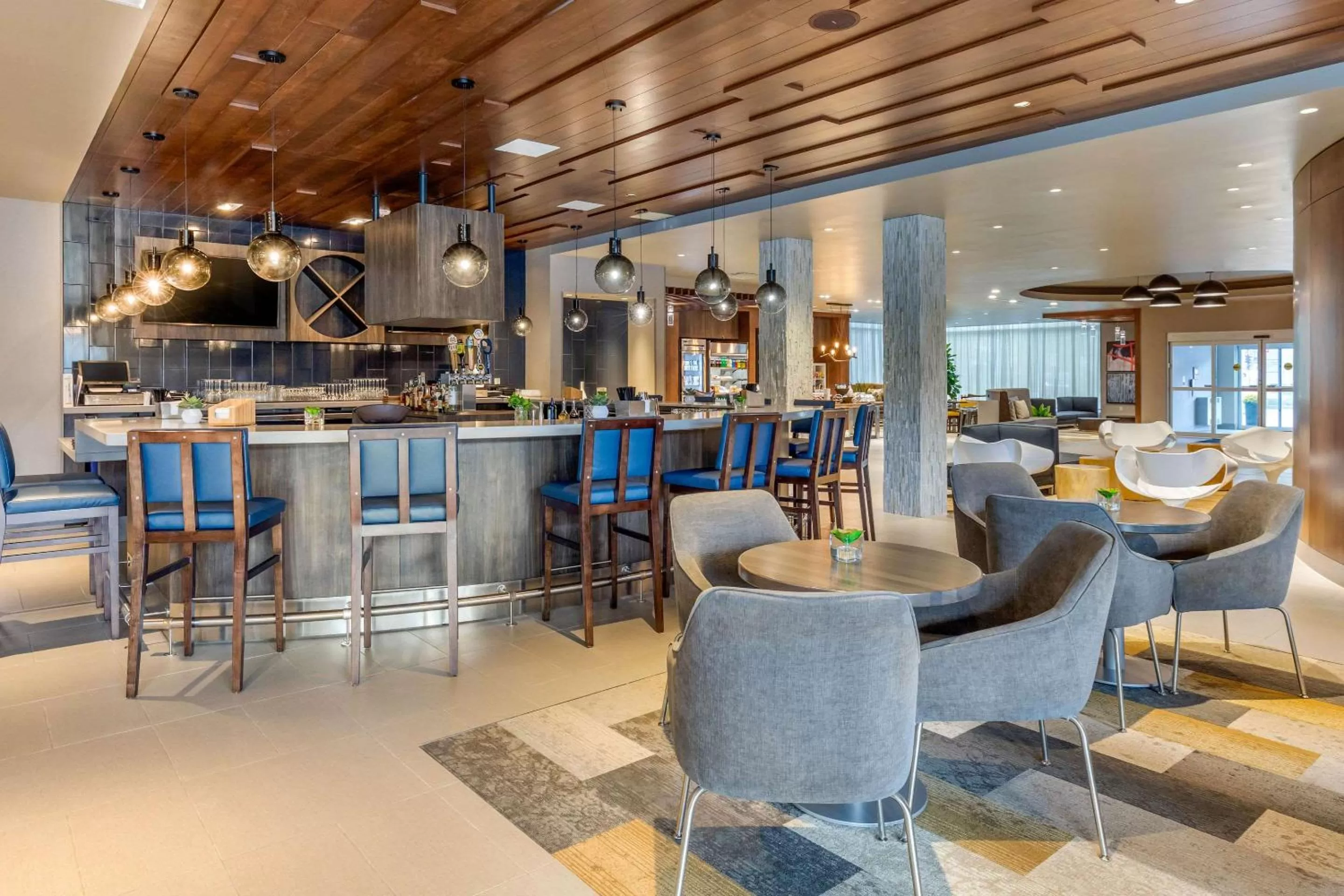 Lounge or bar in Cambria Hotel Milwaukee Downtown