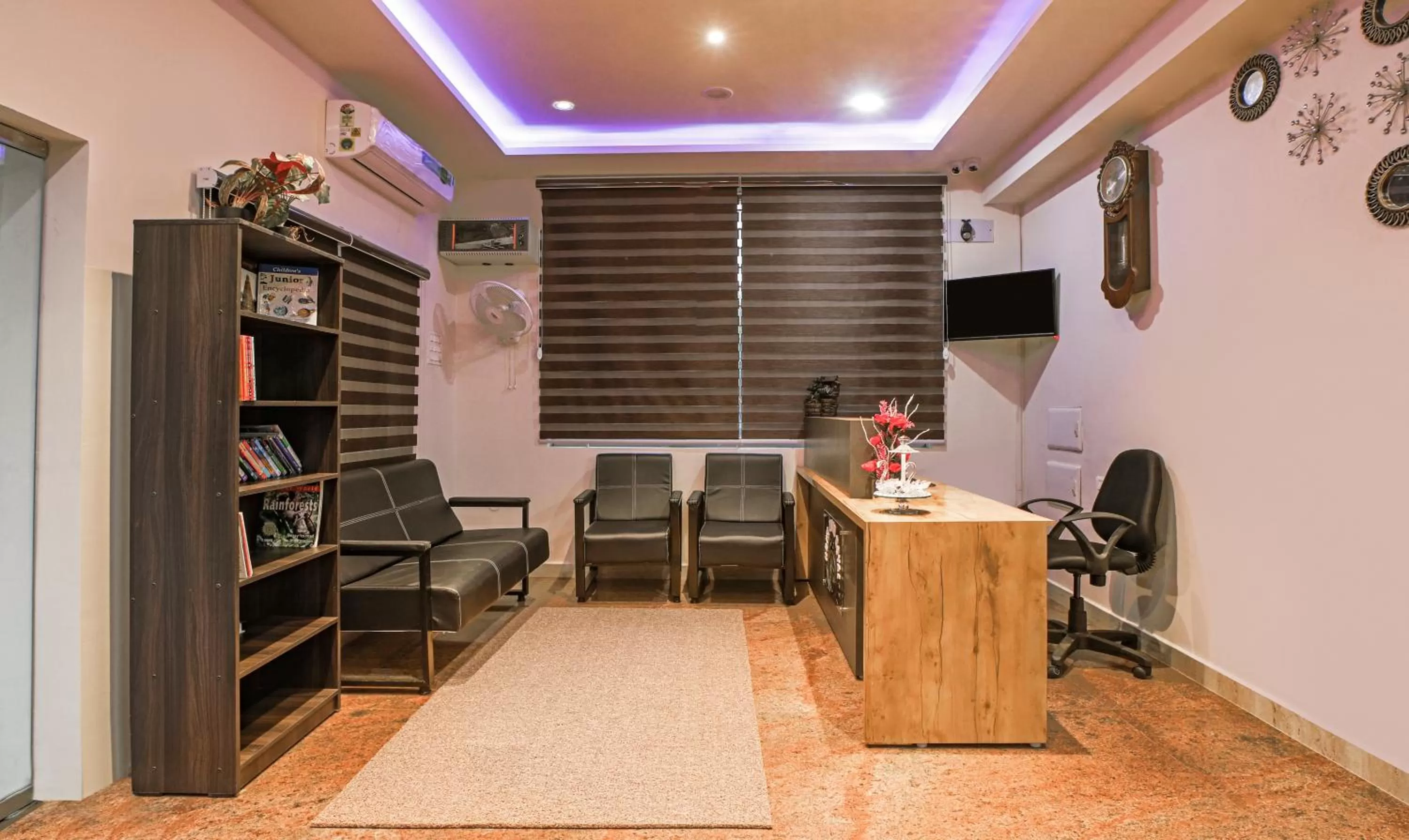 Lobby or reception in Treebo Naaz Royal