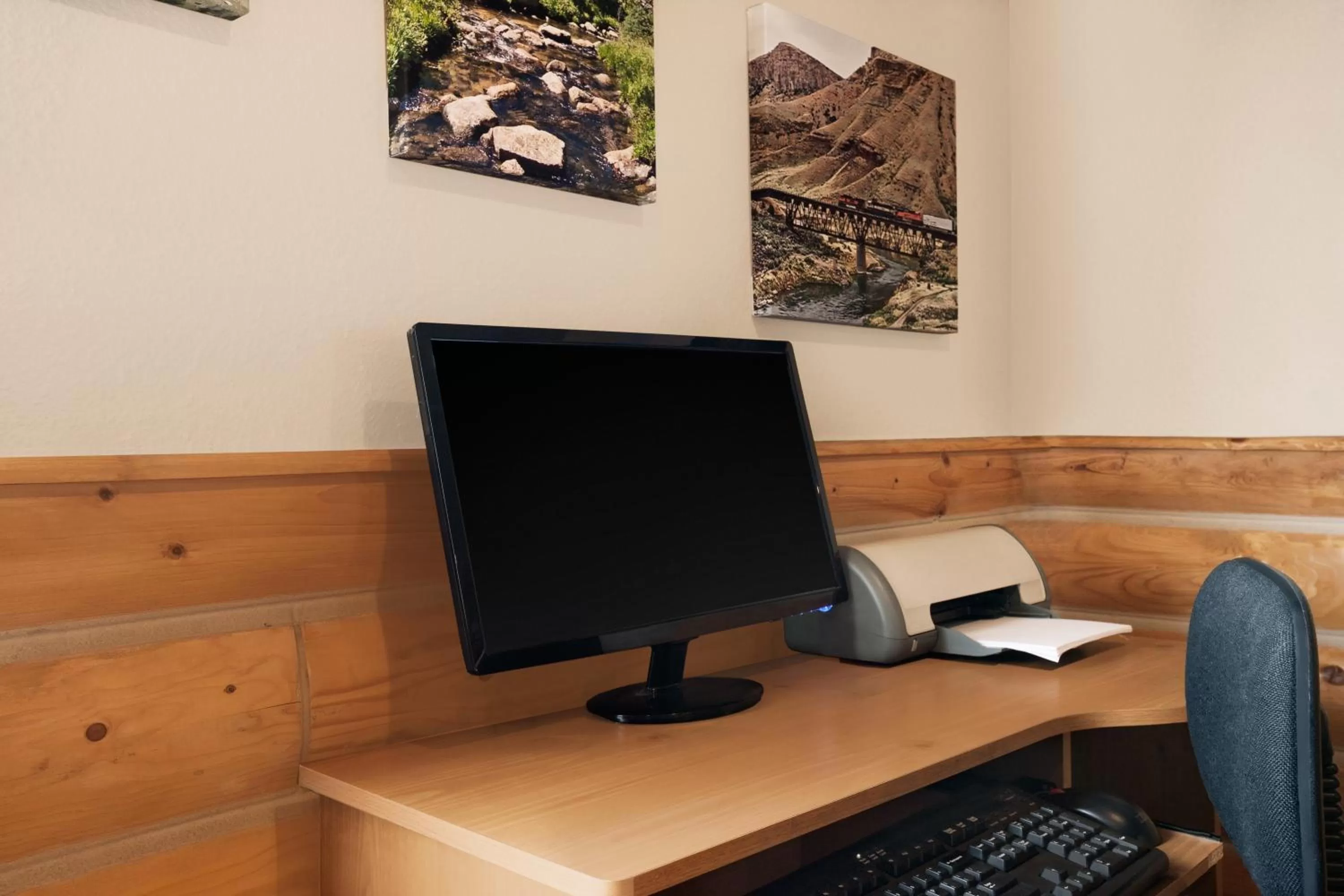 Business facilities in Super 8 by Wyndham Cody