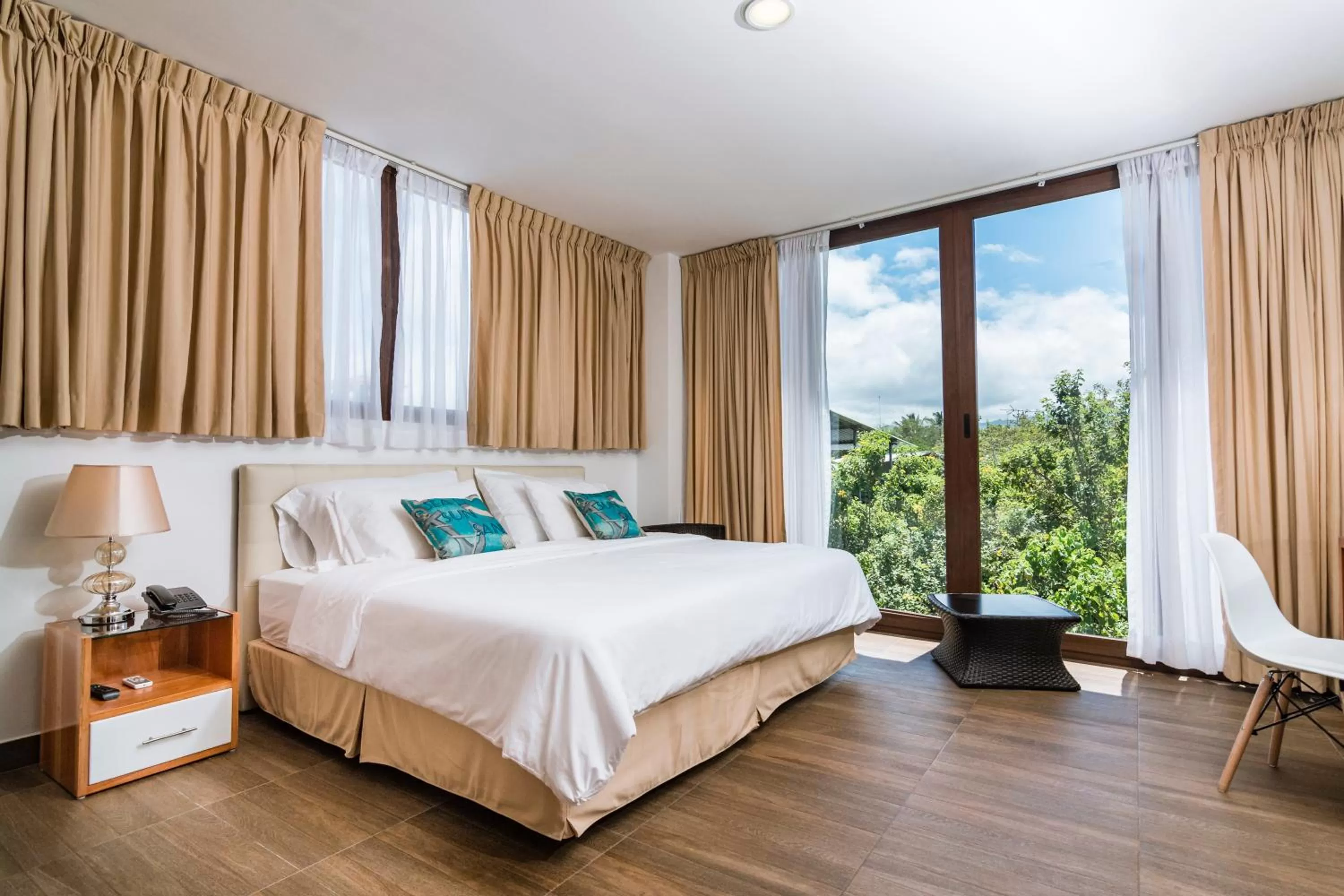 Photo of the whole room in Hotel La Isla