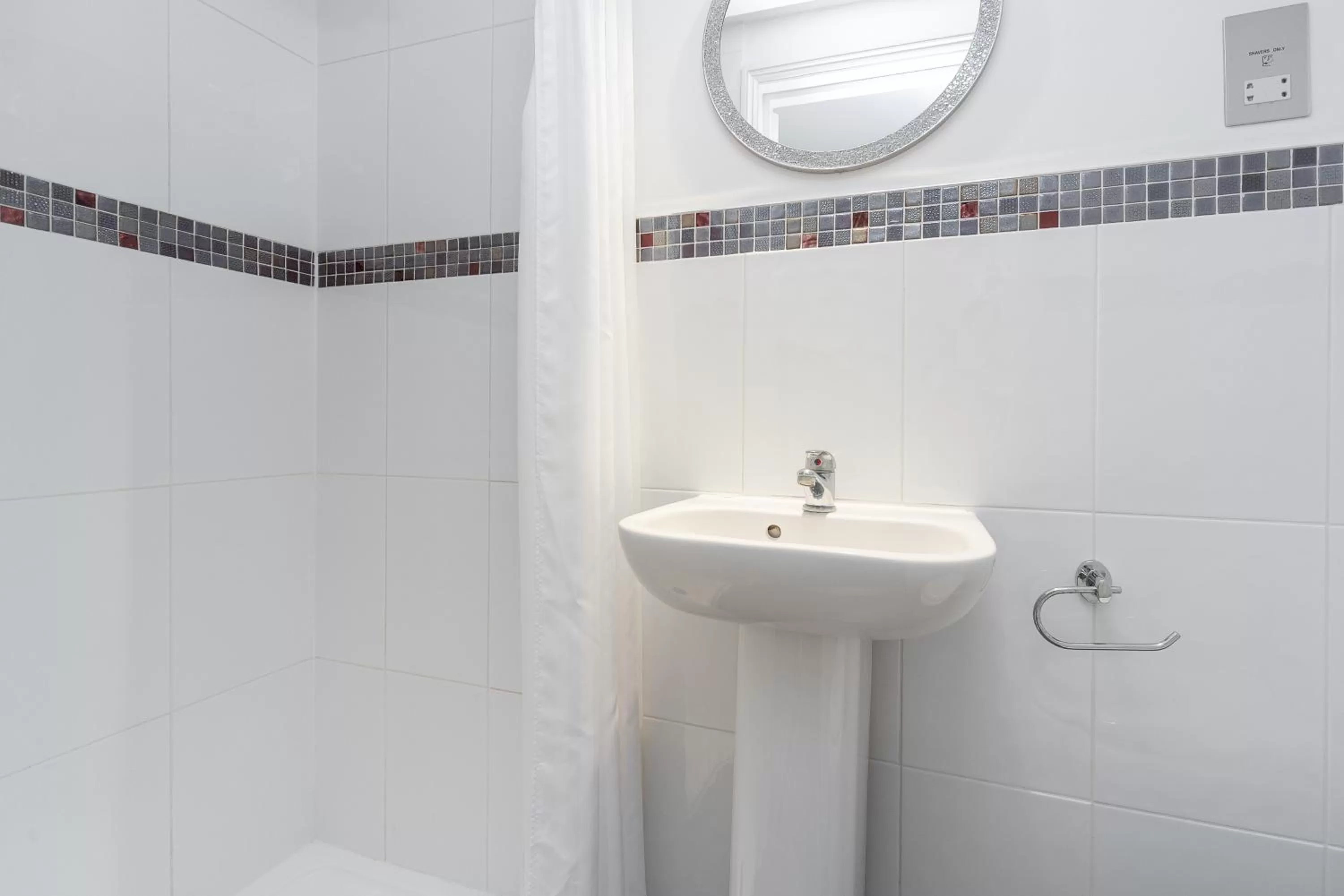 Bathroom in Mentone Hotel