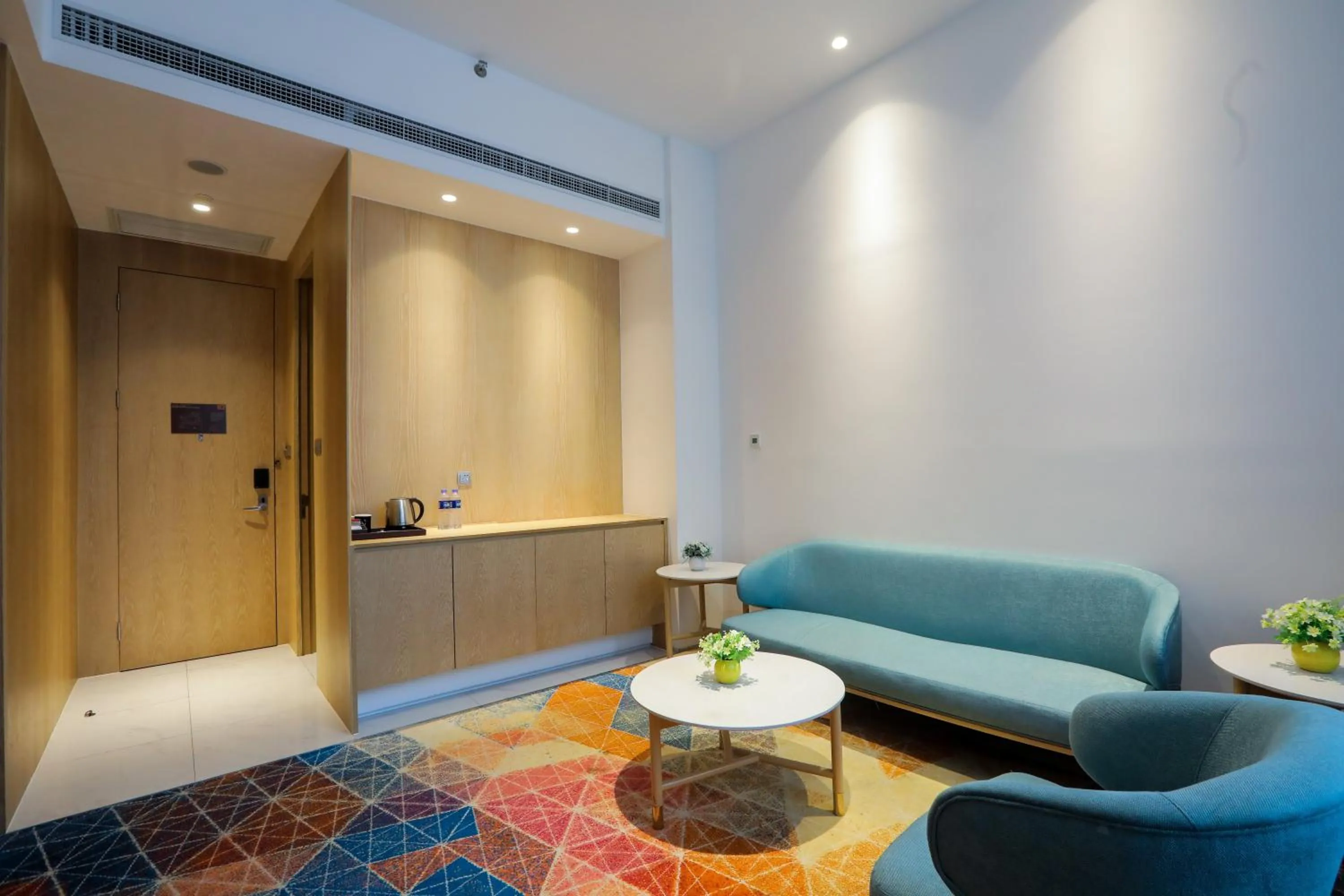 Photo of the whole room in Holiday Inn Express Shanghai Songjiang Fangta by IHG