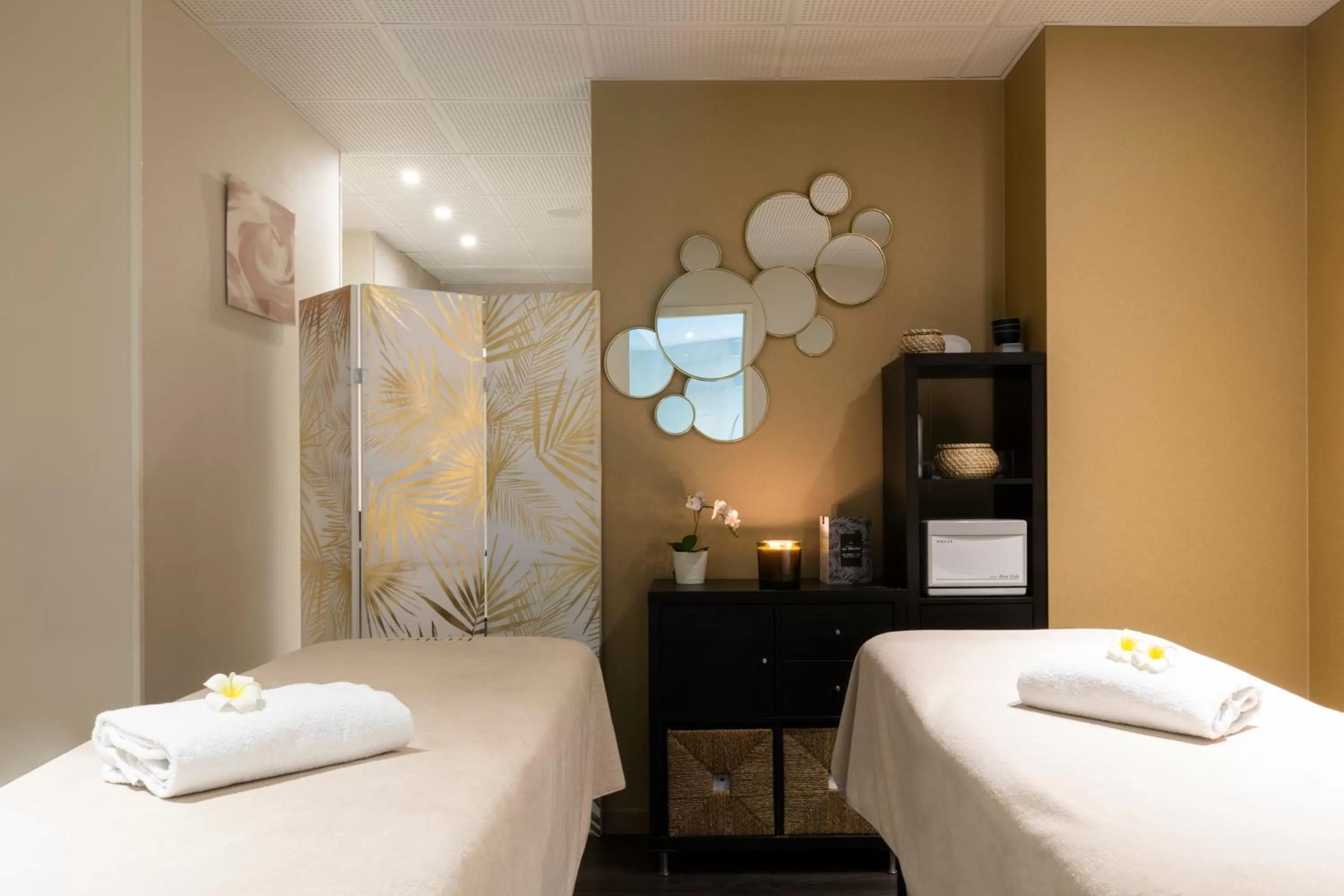 Massage, Bed in Hôtel & SPA Oceania L'Univers Tours