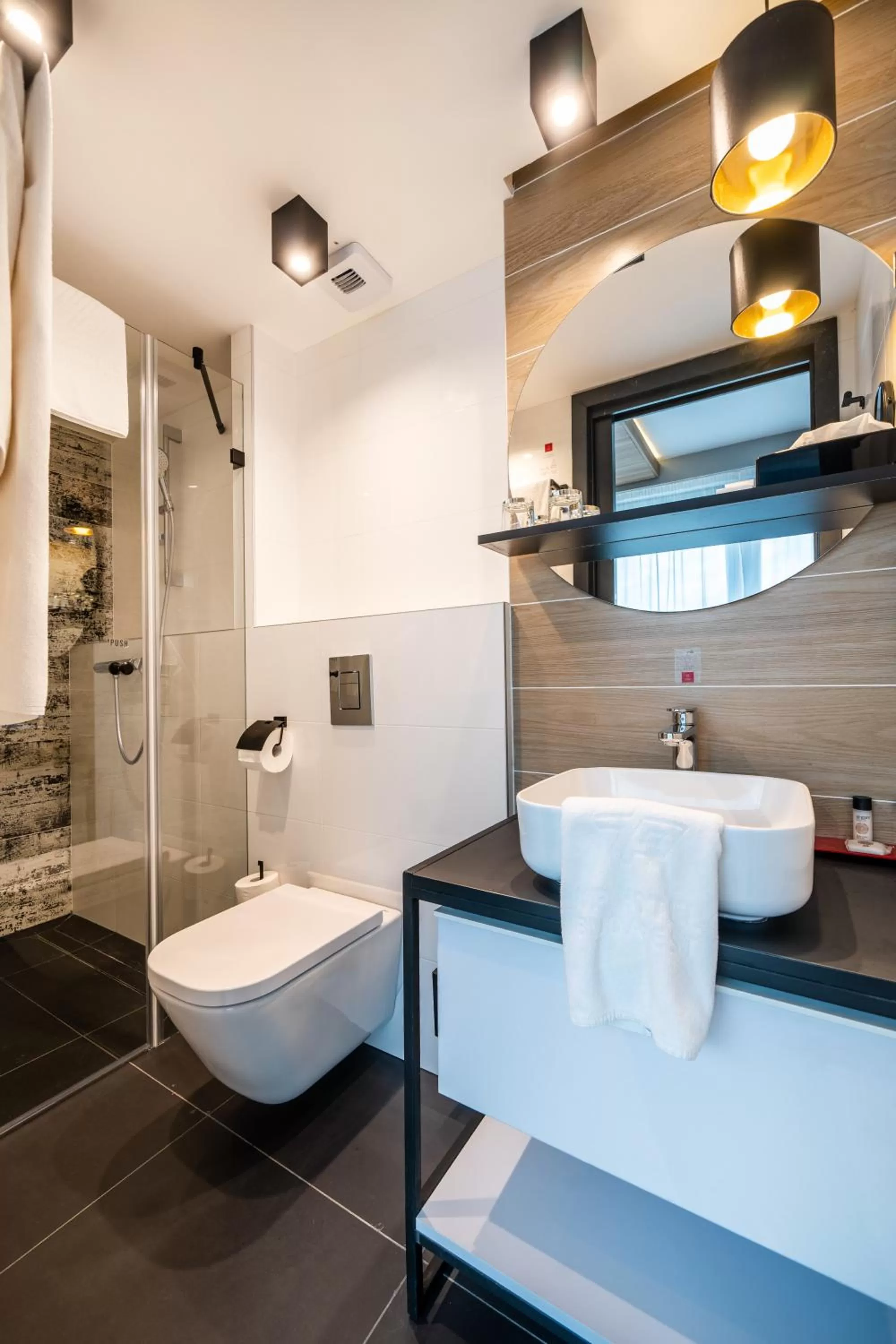 Shower in Up Hotel Budapest