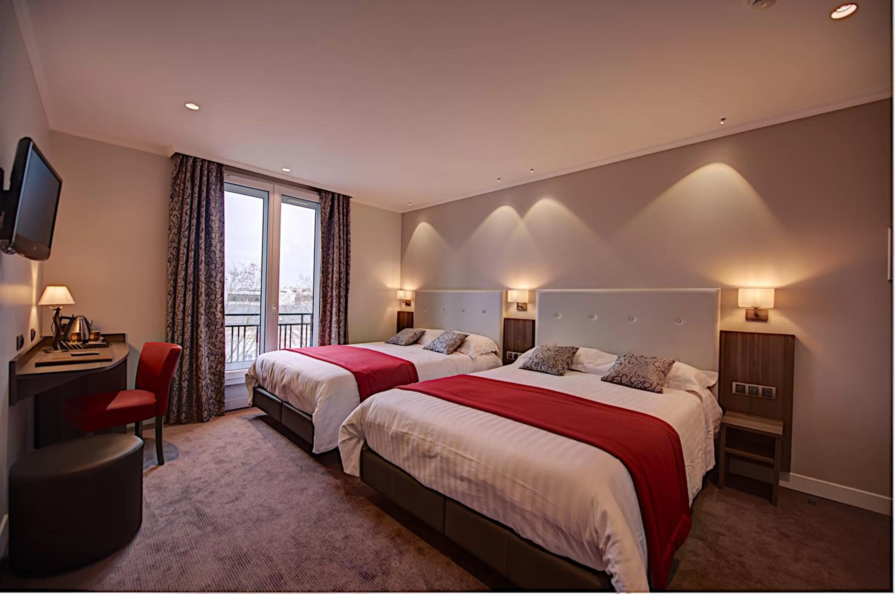 Bed in Hôtel Du Midi Paris Montparnasse