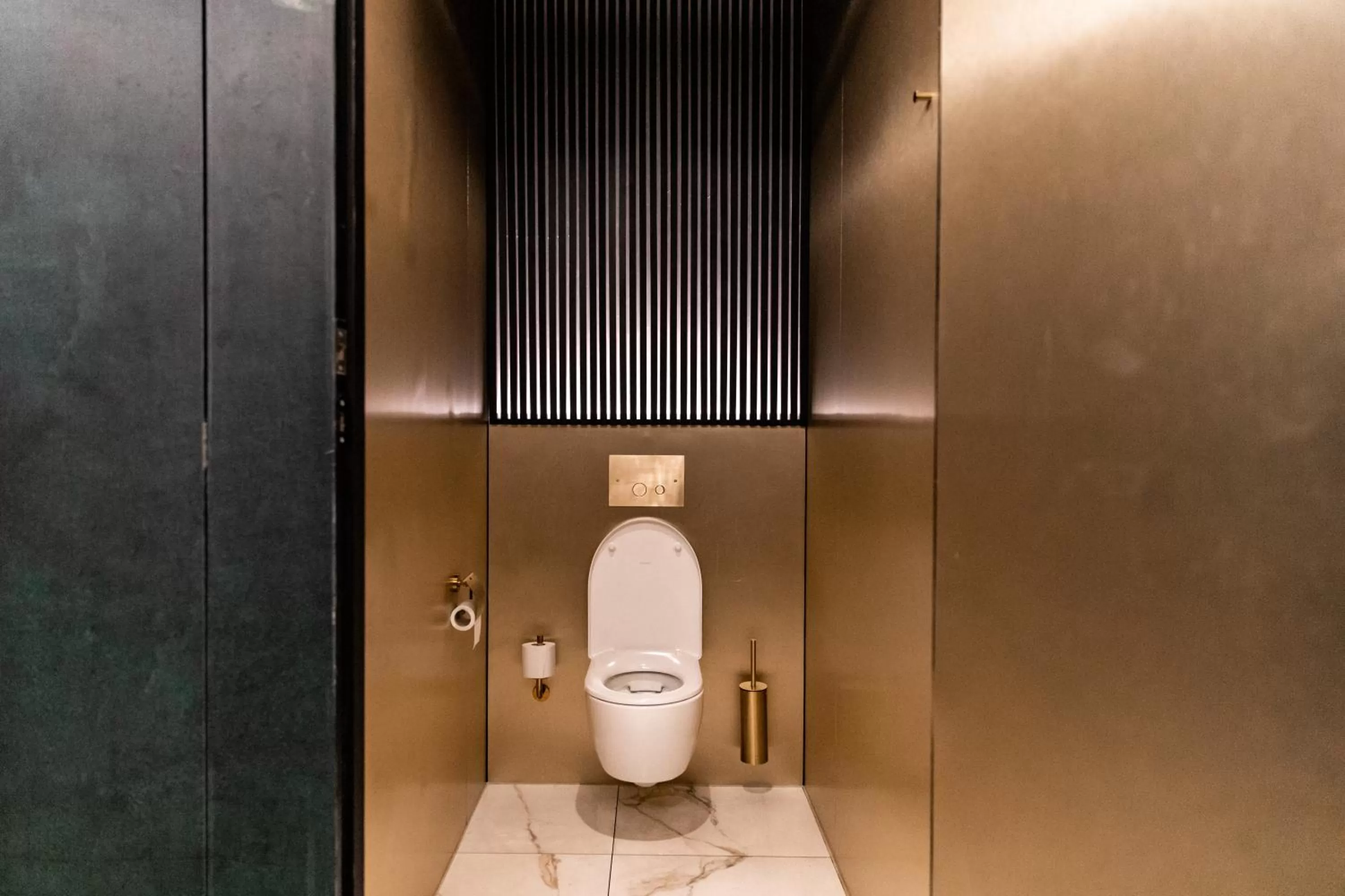 Toilet in Ambassador City Centre Hotel