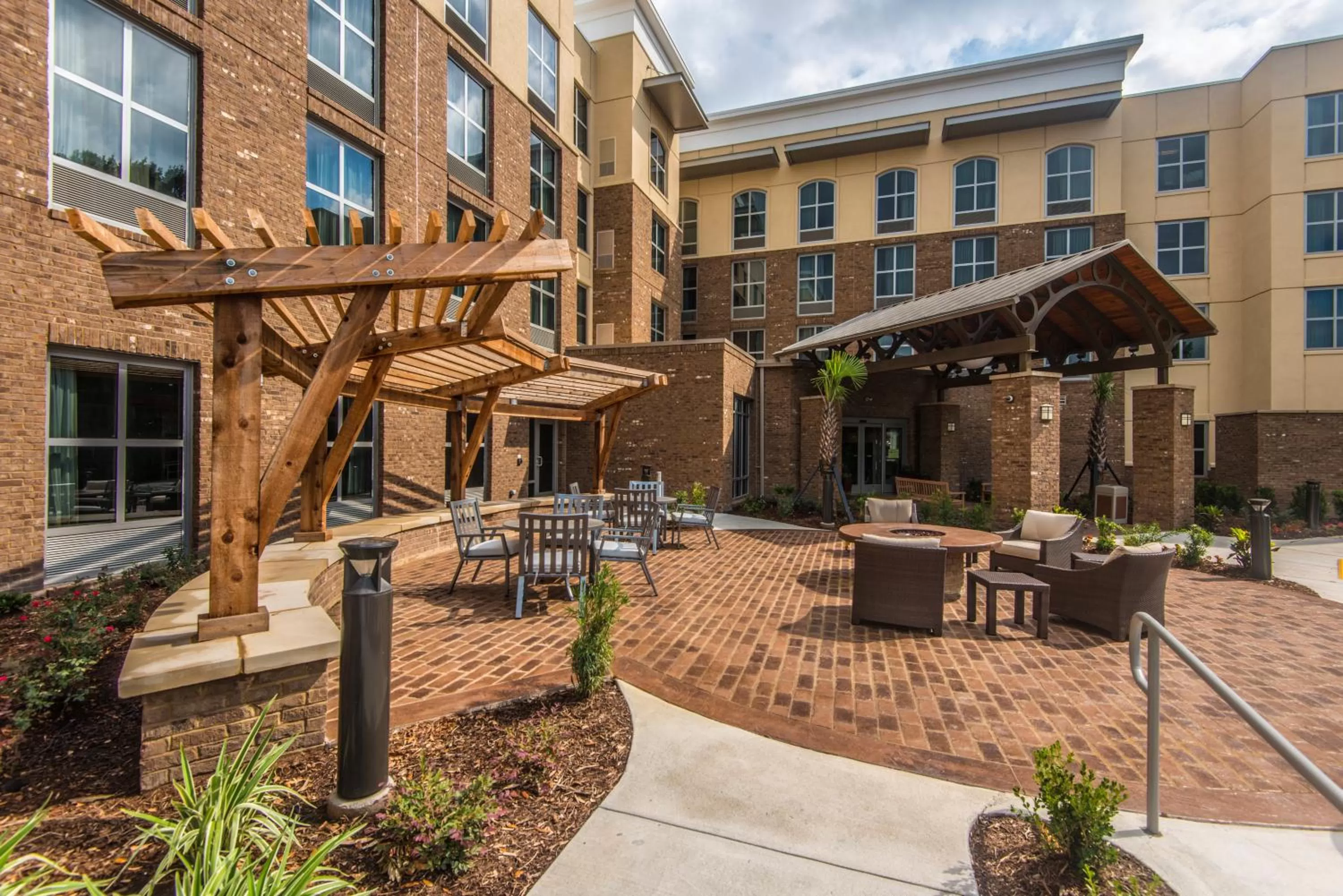 Property building in Staybridge Suites Charleston - Mount Pleasant by IHG
