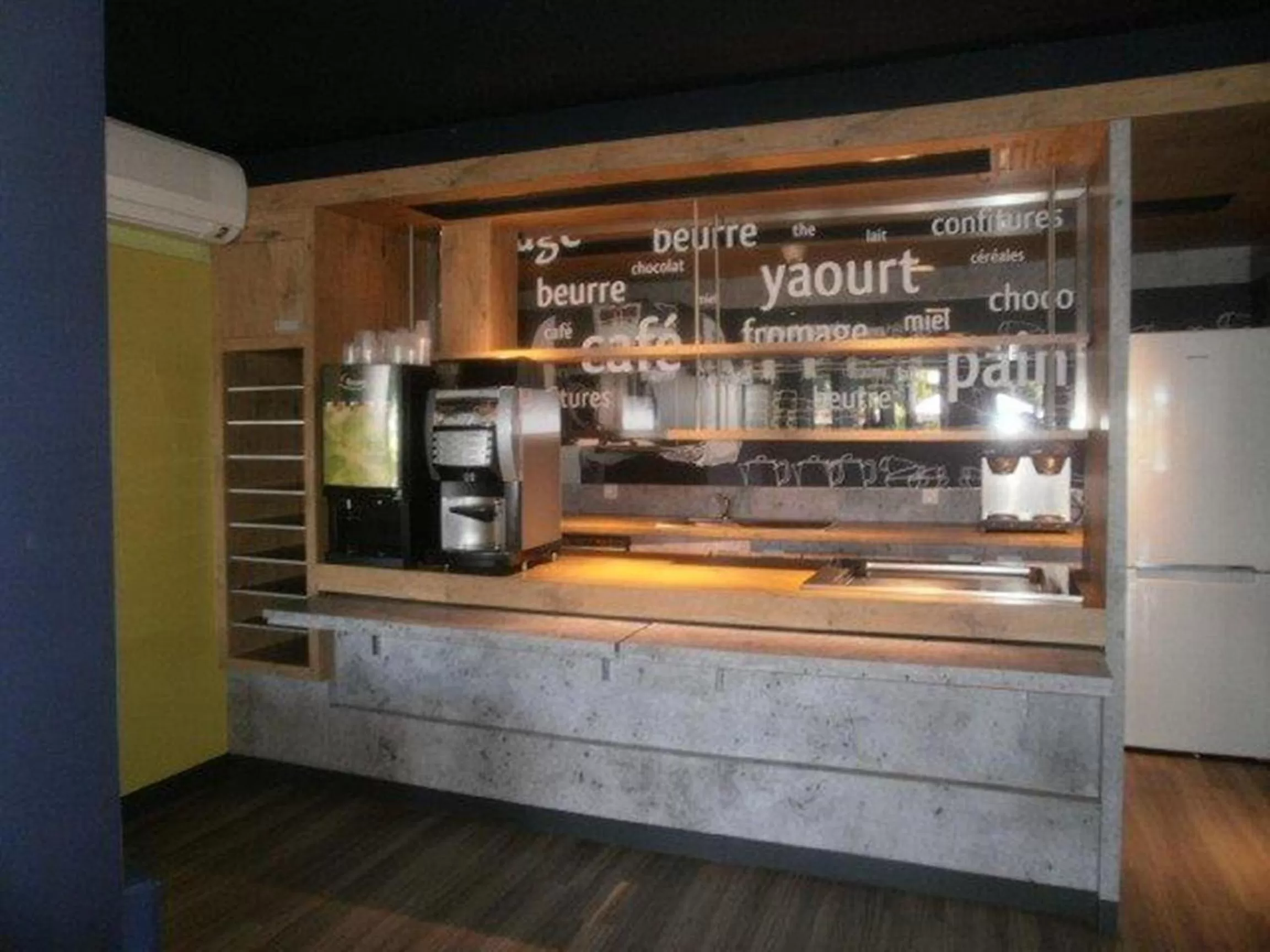 Restaurant/places to eat in IBIS Budget Tarbes