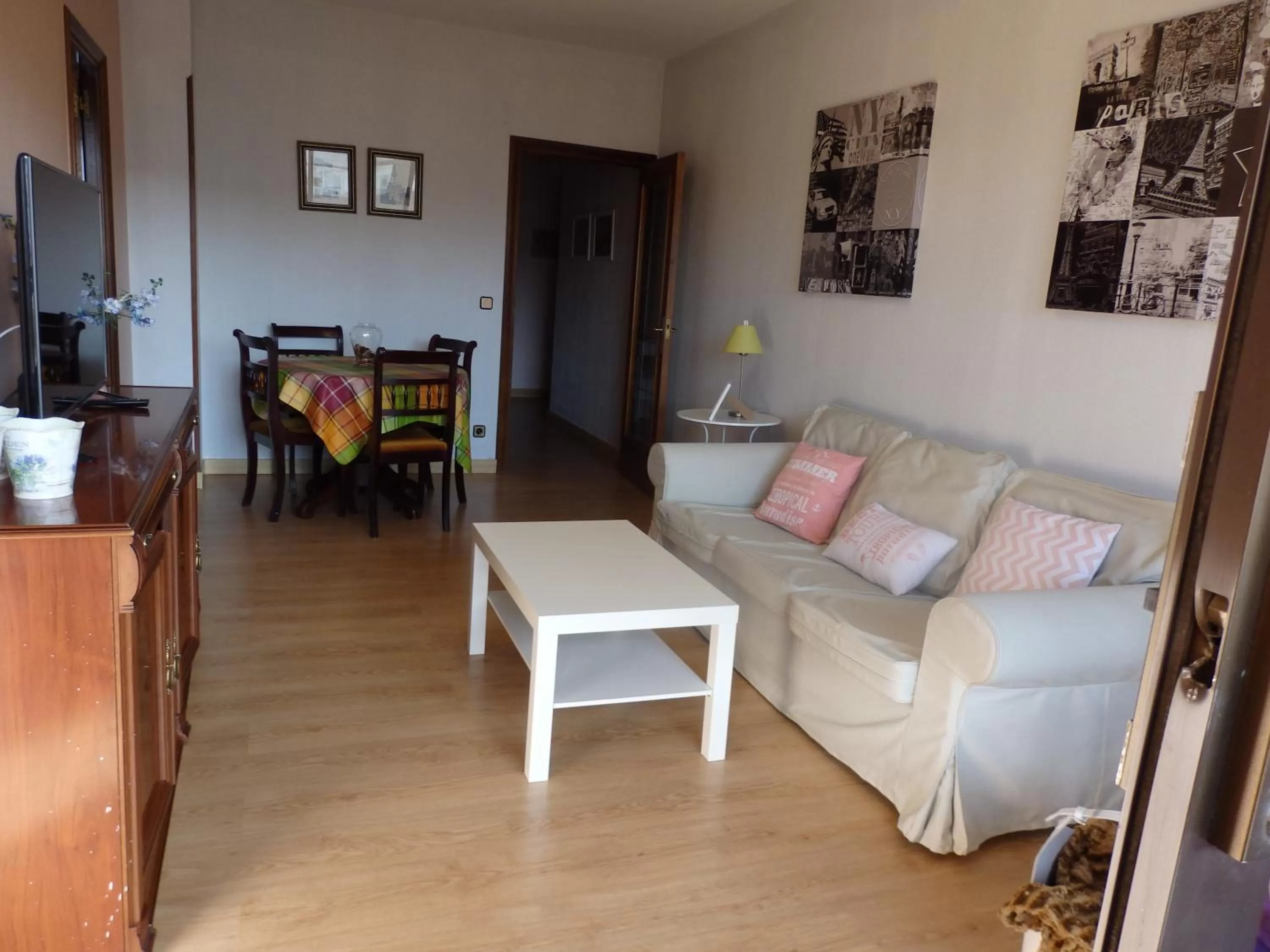 Living room in Alojamientos Iruña