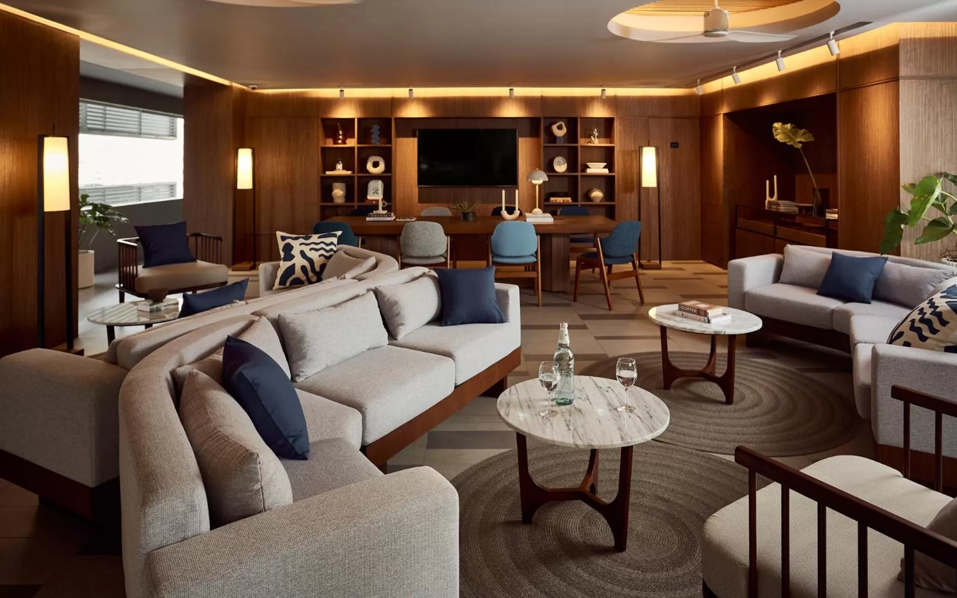 Communal lounge/ TV room in Casa 17 Hotel Bangkok