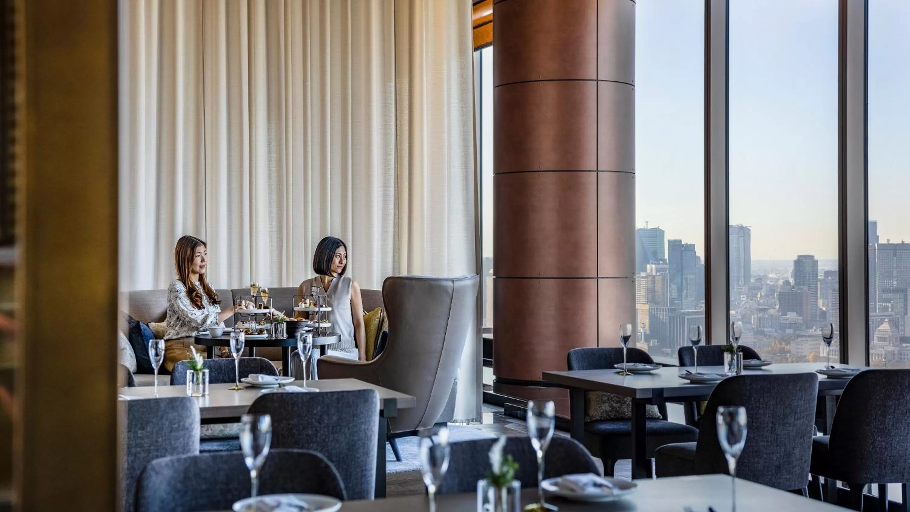 Lounge or bar in Four Seasons Hotel Tokyo at Otemachi