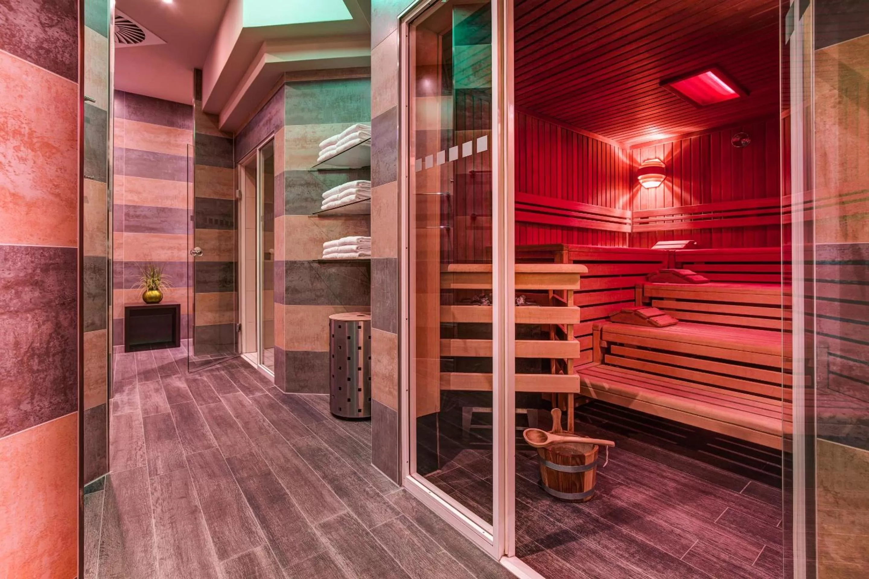 Sauna, Bed in IntercityHotel Berlin Airport Area North