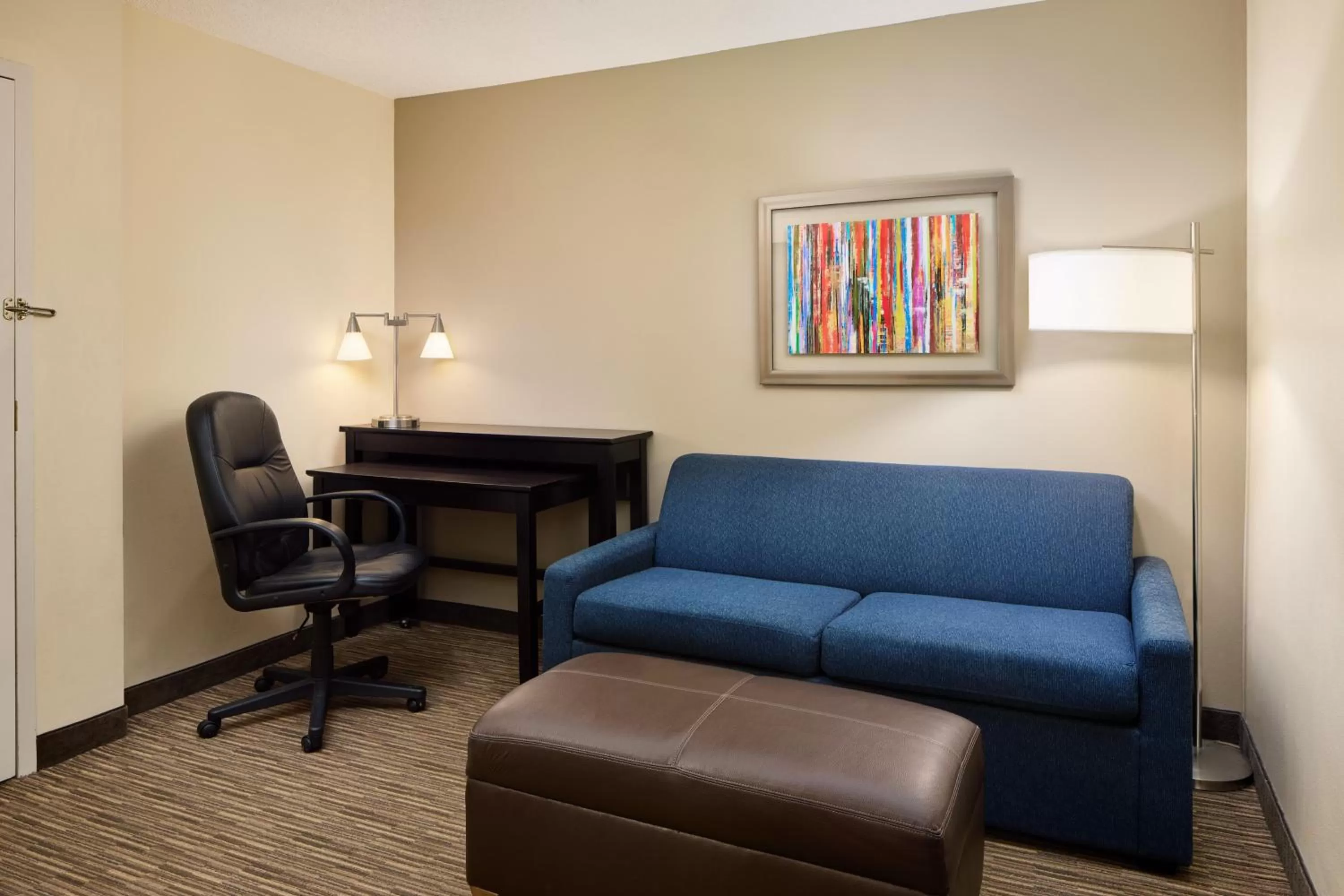 Photo of the whole room in Holiday Inn Express & Suites Alpharetta by IHG