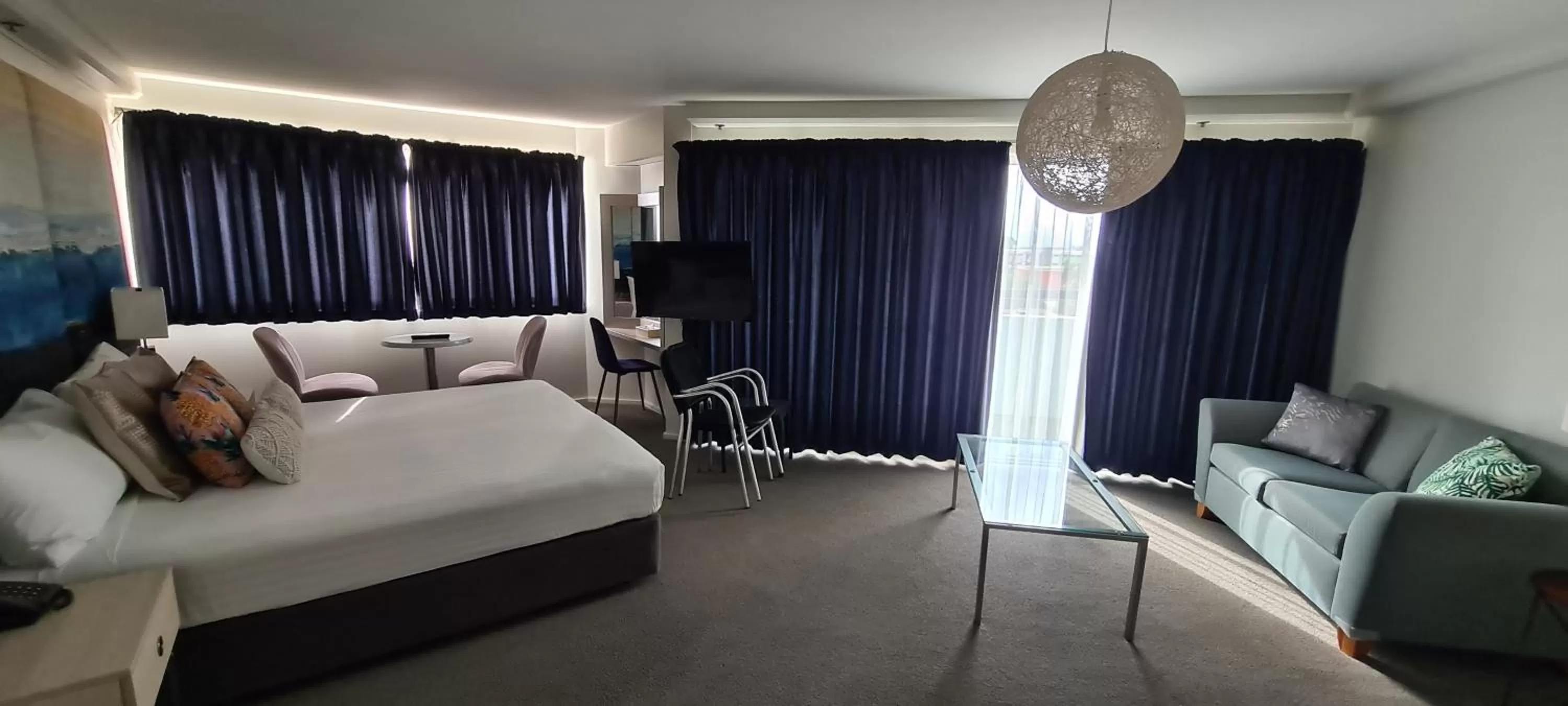 Bedroom, Bed in The Lord Forrest Hotel