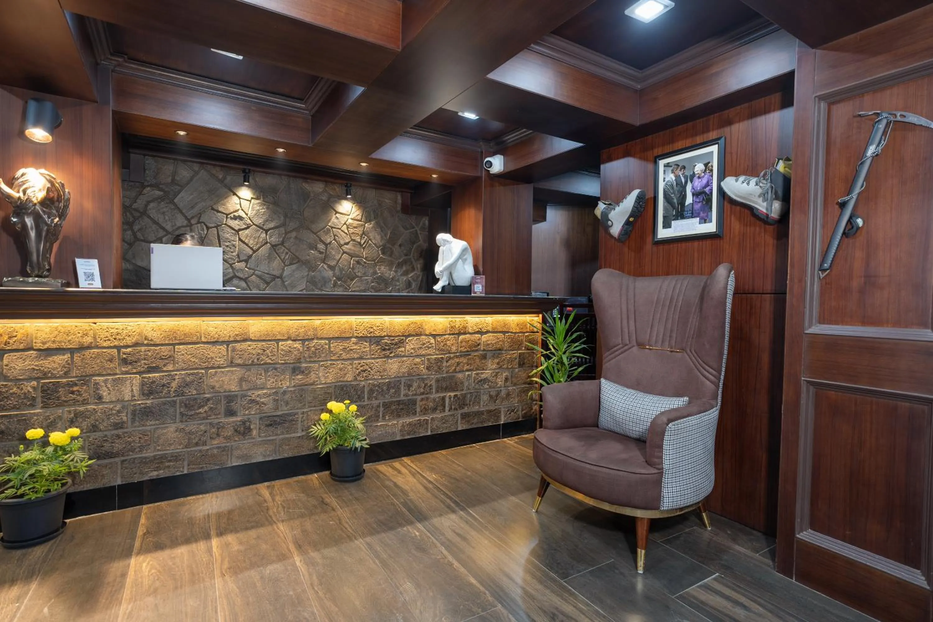 Lobby or reception in The West Gate Posada By Summit