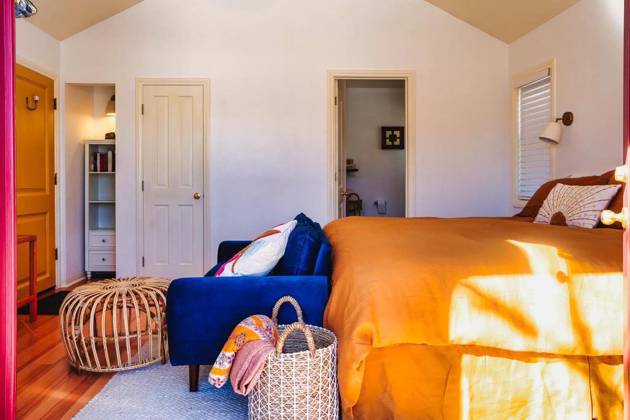 Bedroom, Bed in The Loubird Inn