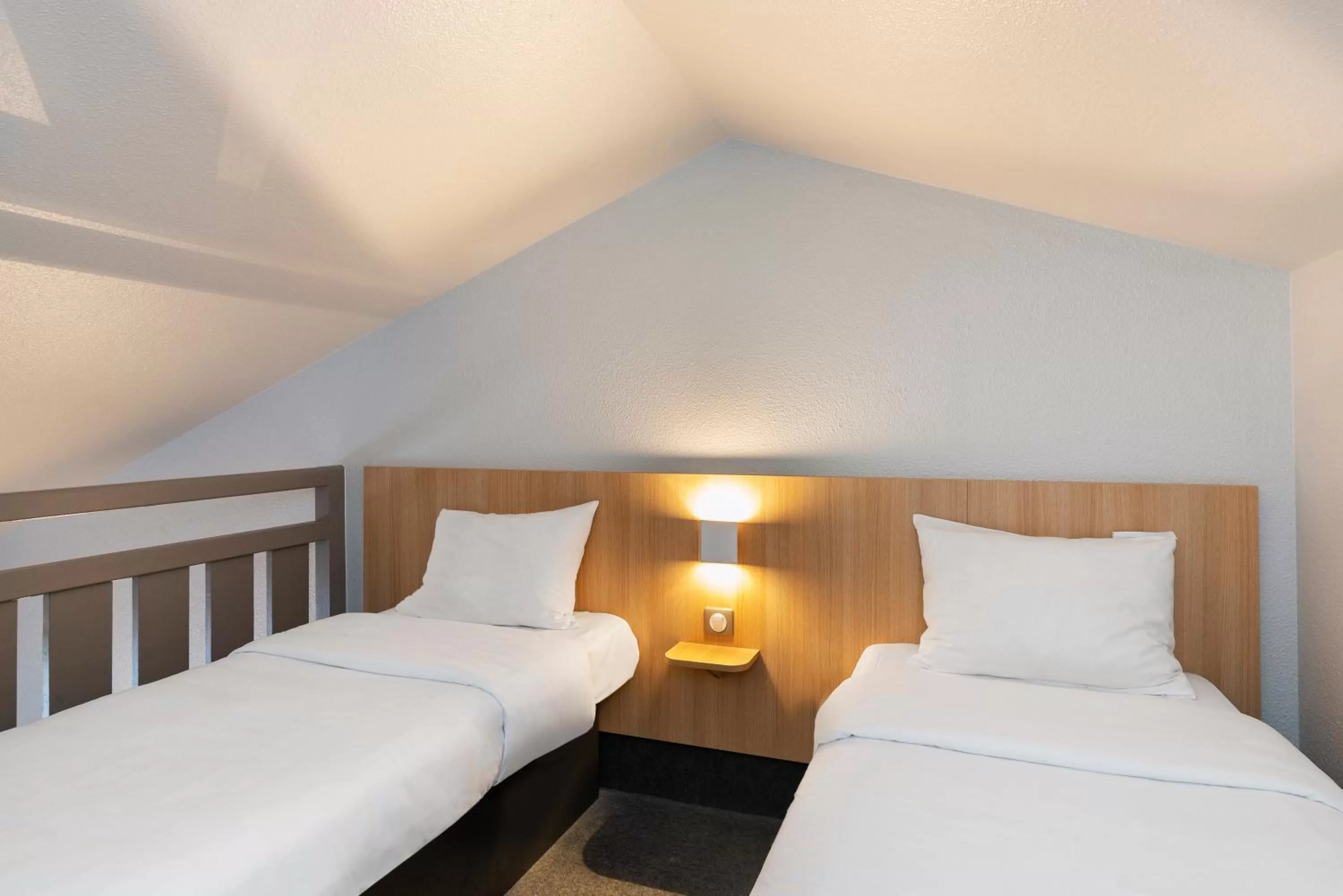 Bedroom, Bed in B&B HOTEL Angers 1 Beaucouzé