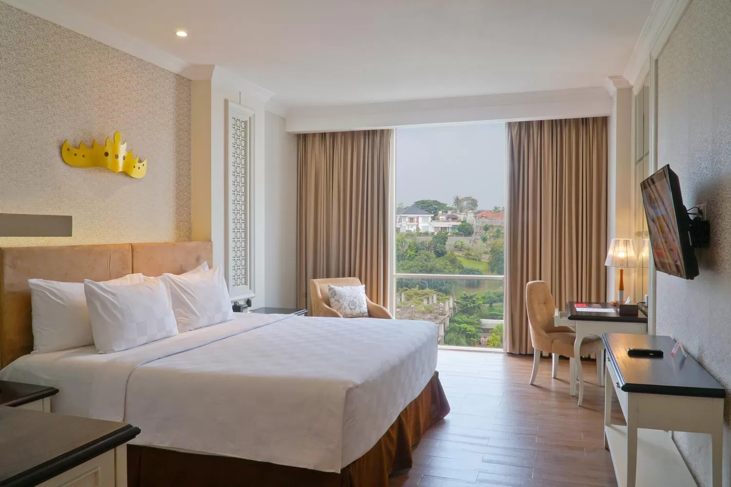 Bedroom, Bed in Swiss-Belhotel Lampung