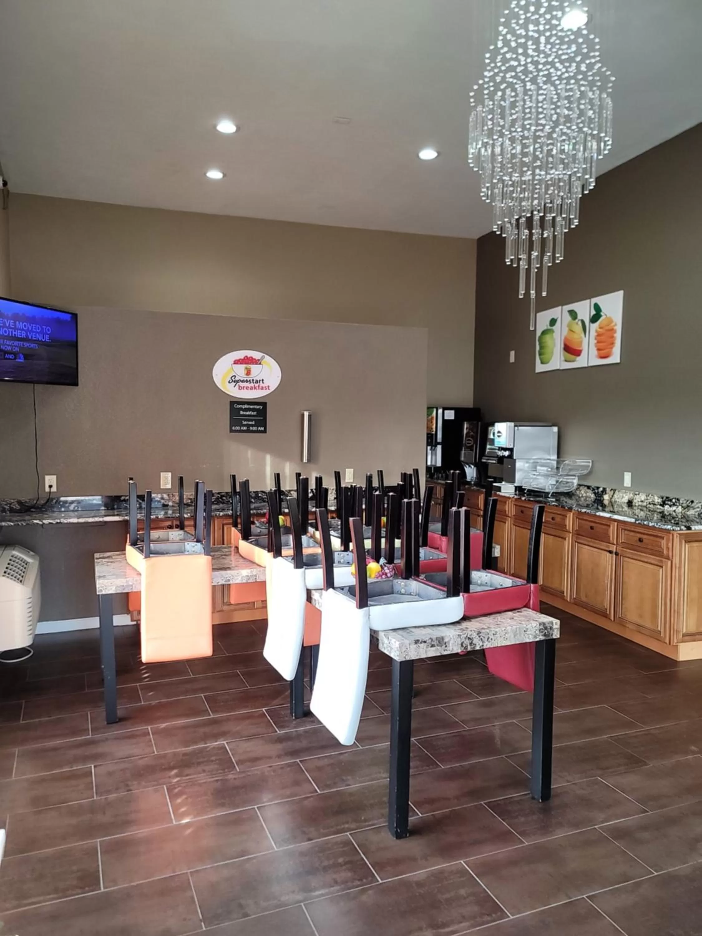 Breakfast, Restaurant/Places to Eat in Red Lion Inn and Suites Liberty