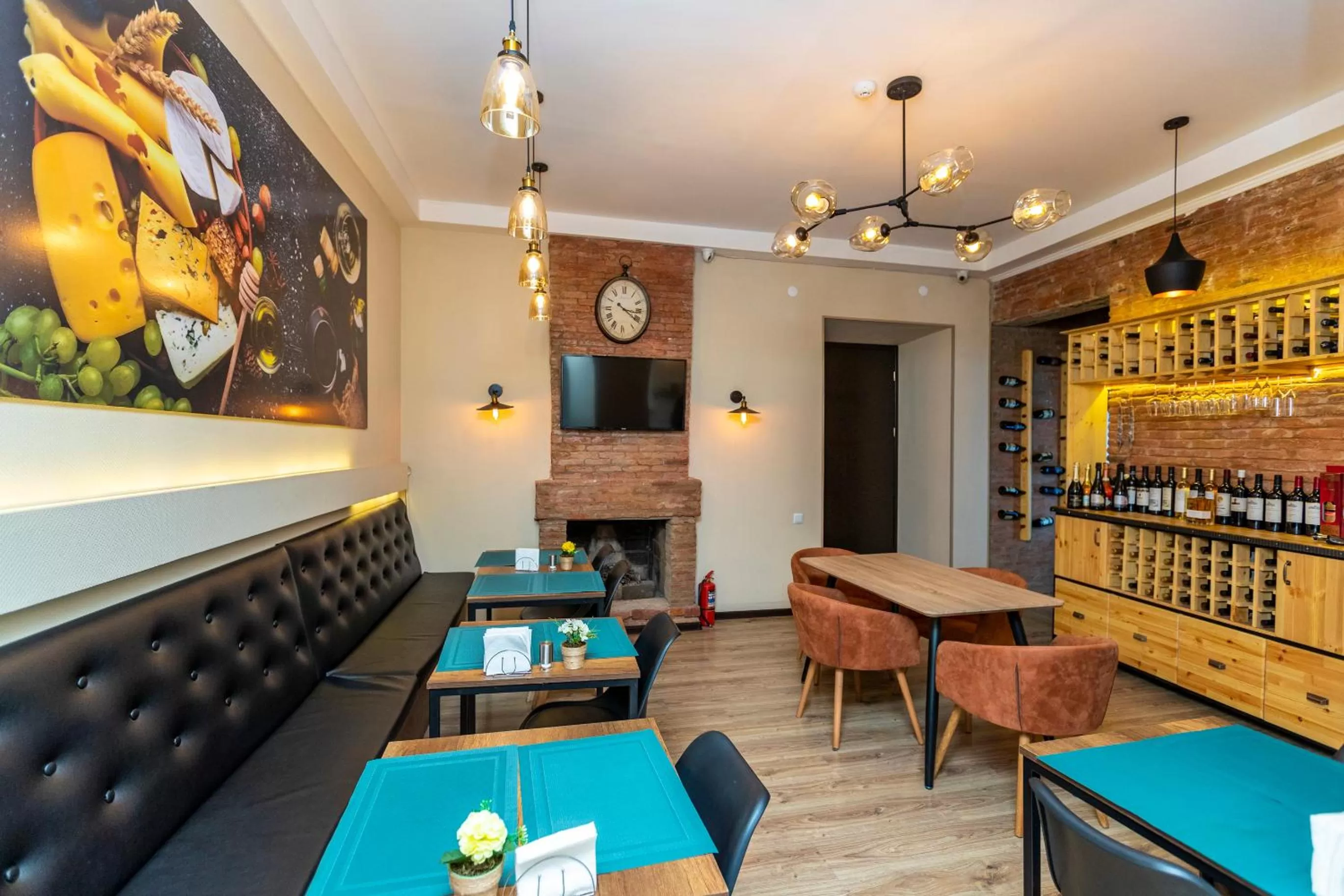 Continental breakfast, Lounge/Bar in Hotello