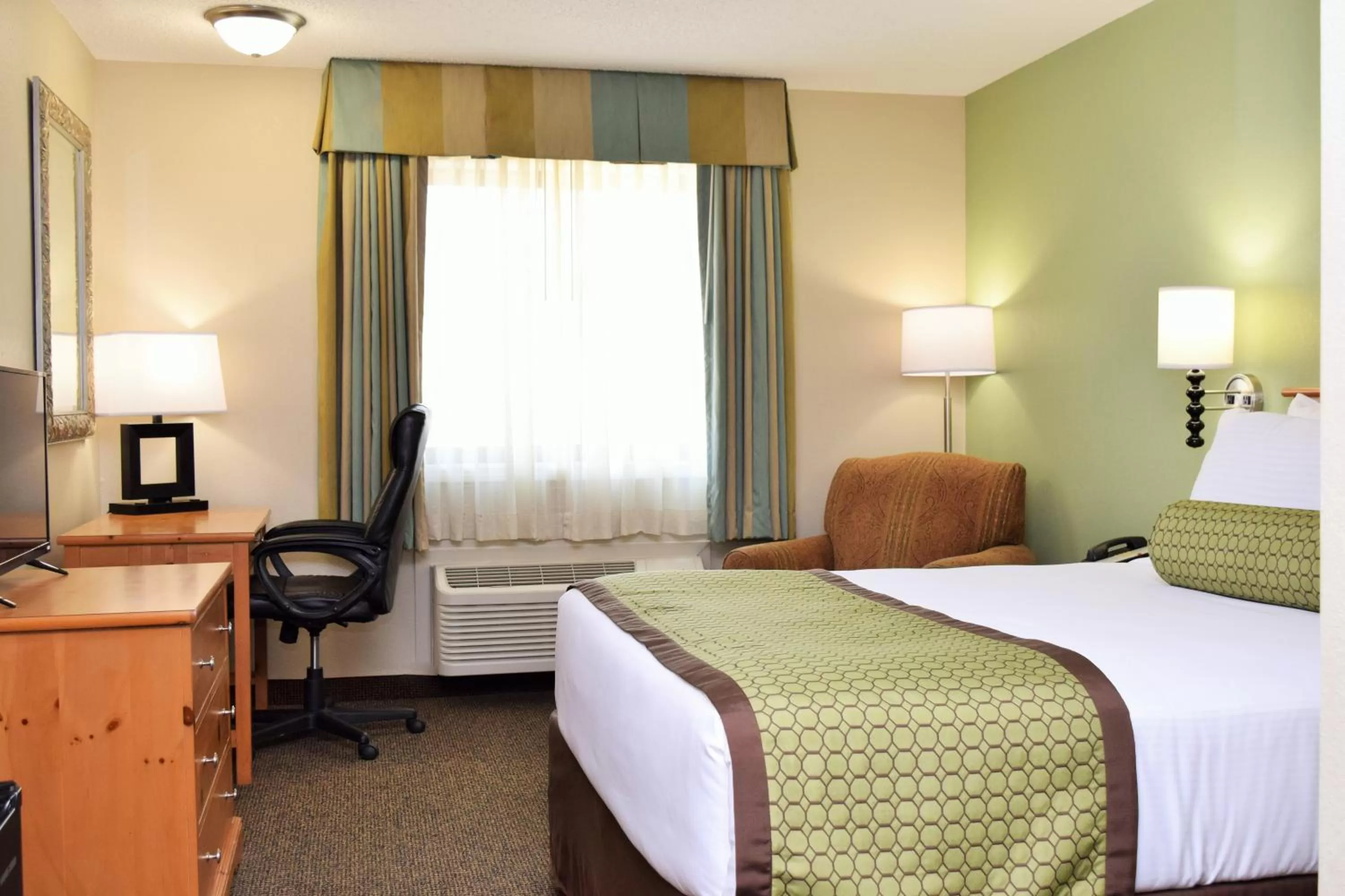 Photo of the whole room, Bed in Baymont by Wyndham Pierre