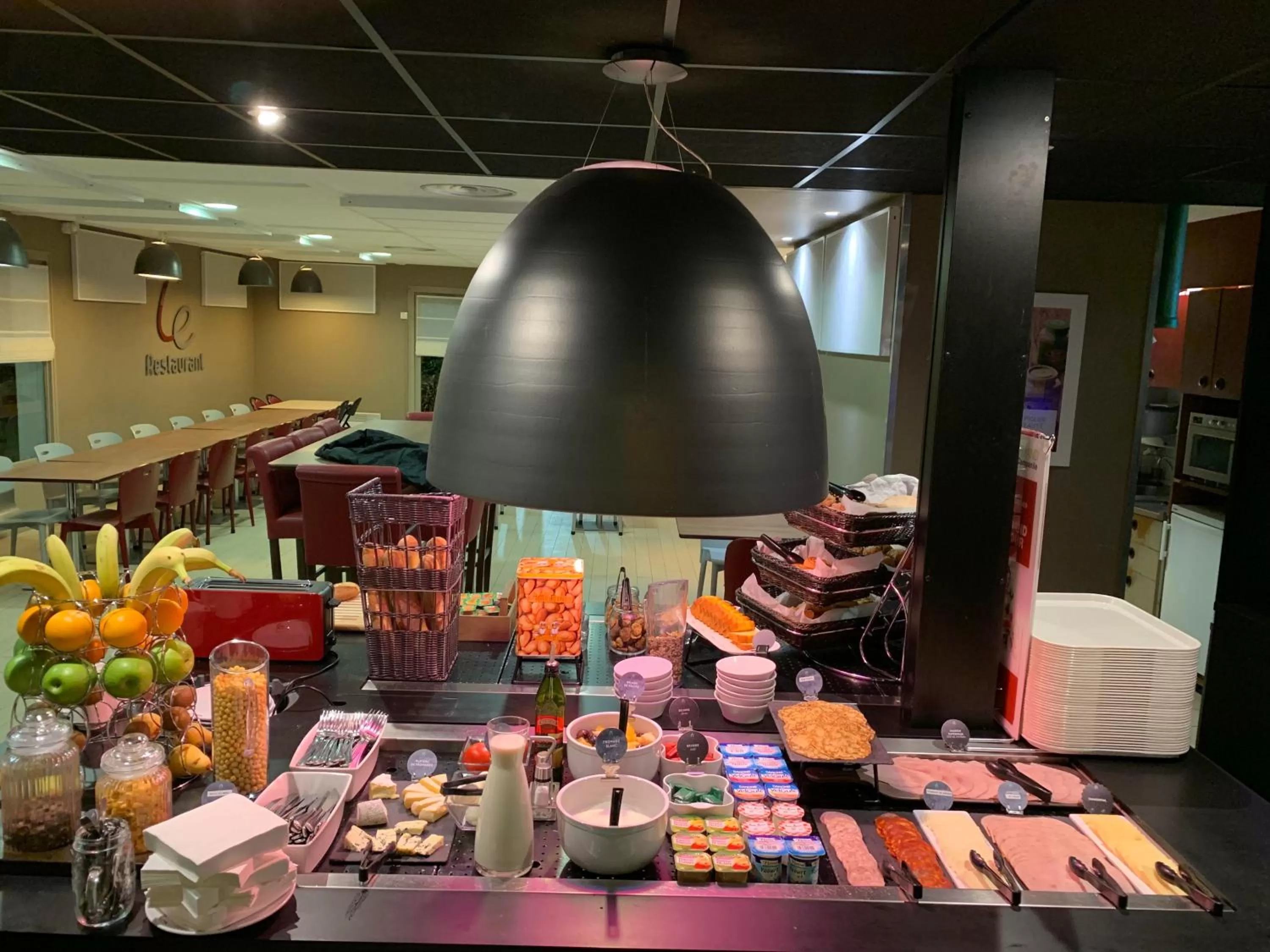 Buffet breakfast, Restaurant/Places to Eat in Campanile Béziers A9/A75