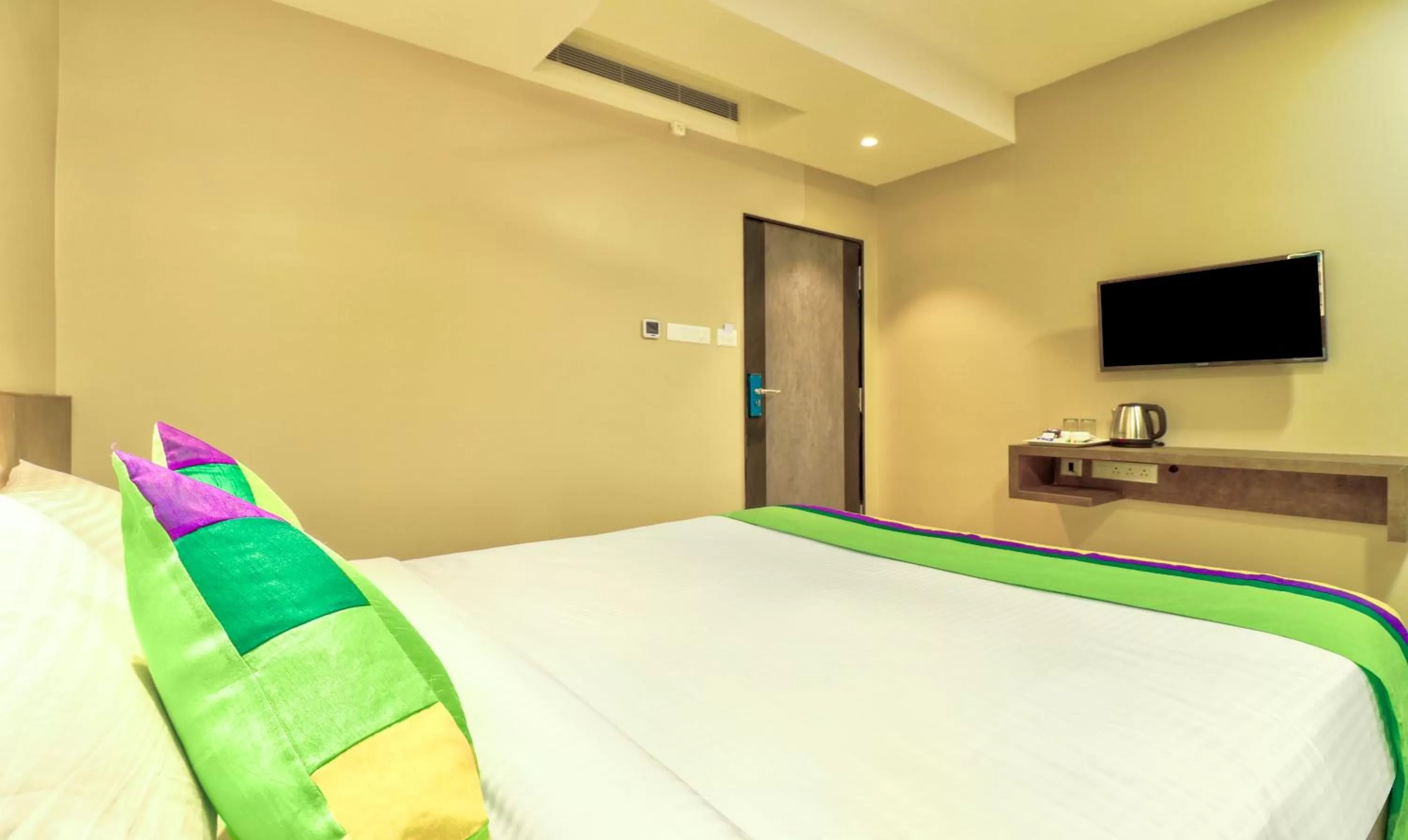 Bedroom, Bed in Treebo Sriz Cozy Seethamadhara